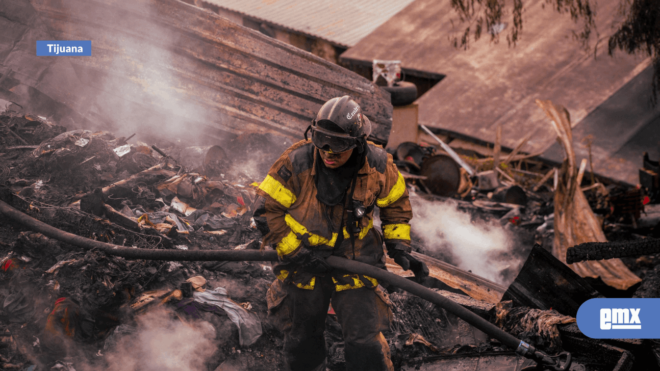 EMX-ATIENDE-XXV-AYUNTAMIENTO-DE-TIJUANA-A-FAMILIAS-AFECTADAS-TRAS-INCENDIO-EN-PEDREGAL-DE-SANTA-JULIA