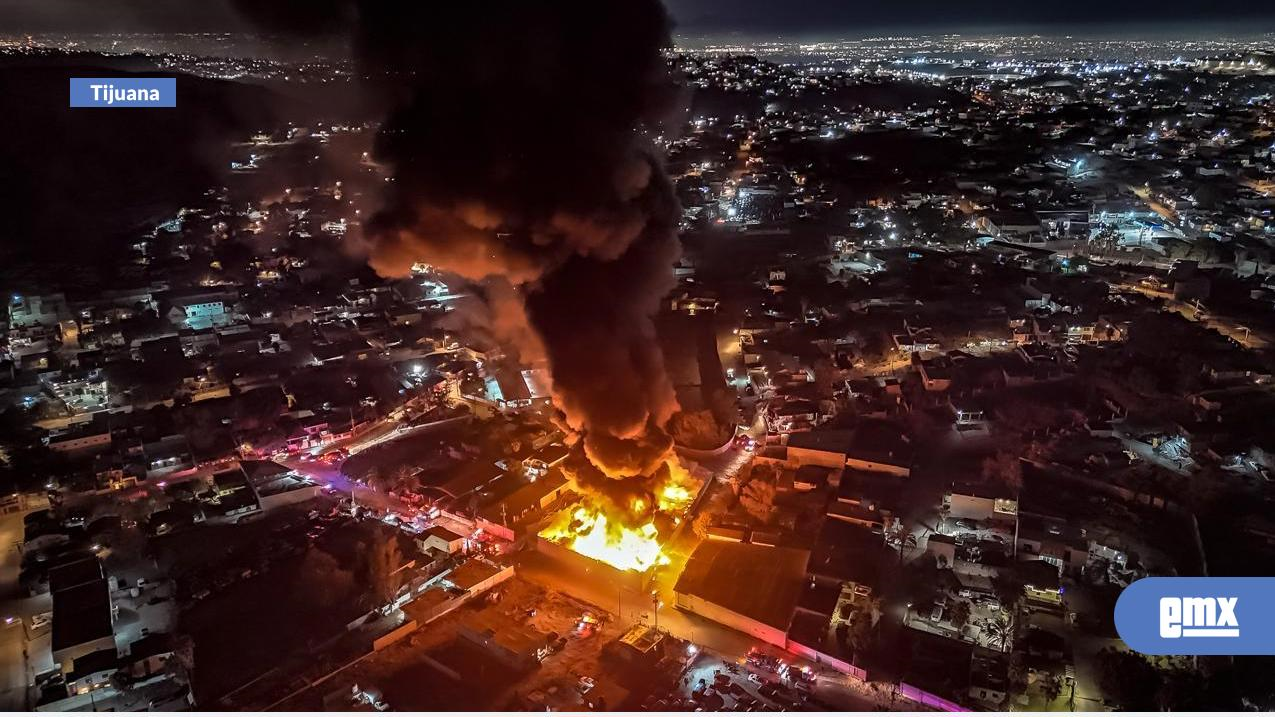 EMX-Fuerte-incendio-consume-una-bodega-en-la-Gloria