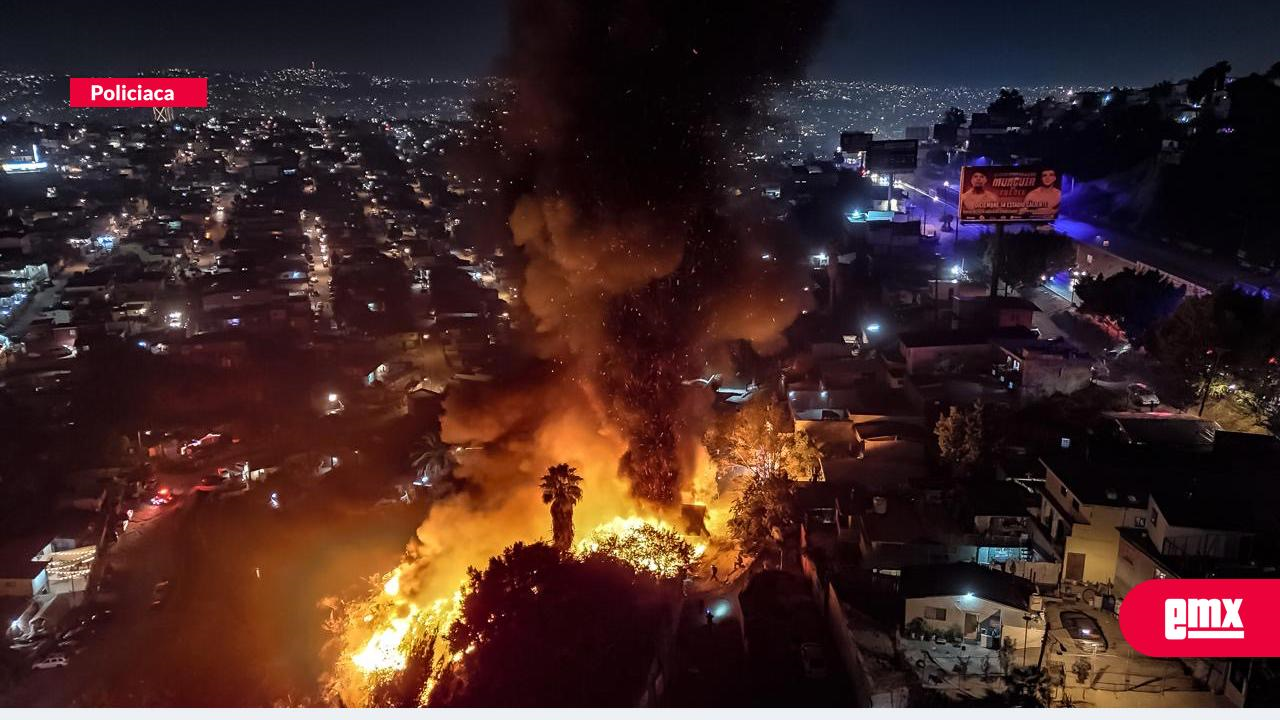 EMX-Vivienda-es-consumida-por-incendio-en-la-colonia-Anexa-del-Río