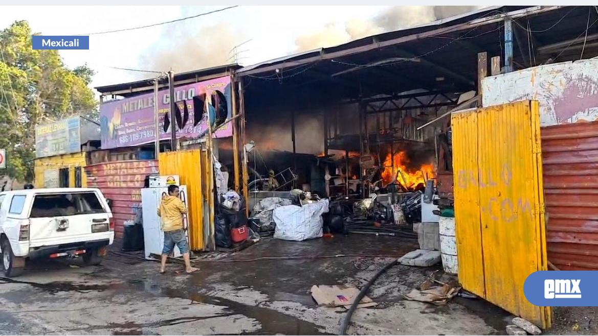 EMX-Se incendia recicladora en la colonia Hidalgo