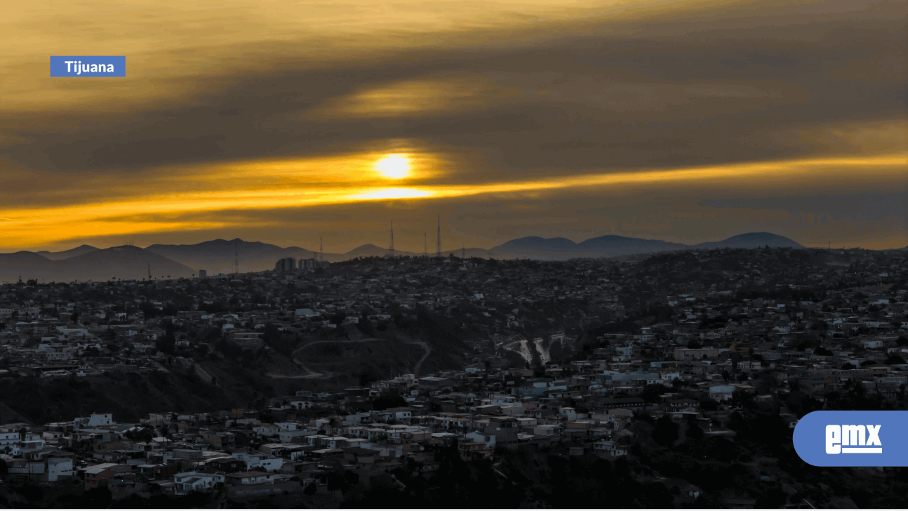 EMX-Colorido-amanecer-en-Tijuana