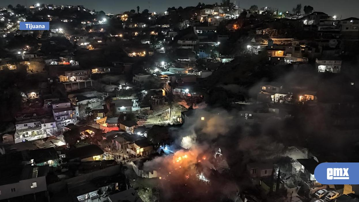 EMX-Incendio consume una vivienda y daña otra