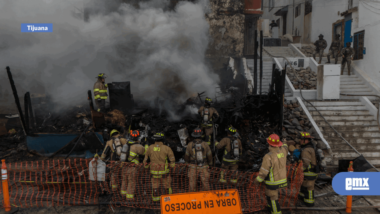 EMX-Fuerte Incendio consume cuarto en el andador turístico de Playas