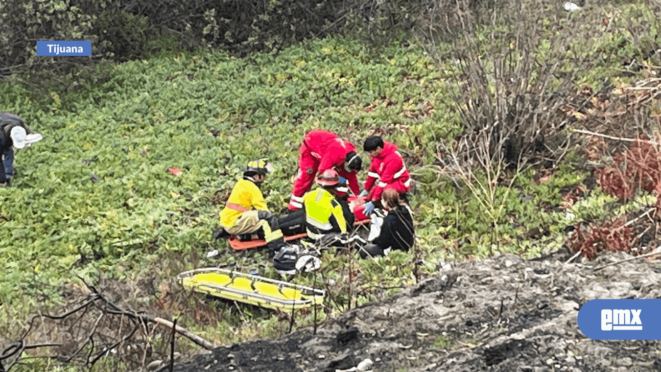 EMX-Última hora: Bomberos rescatan a una persona que se volcó en un barranco