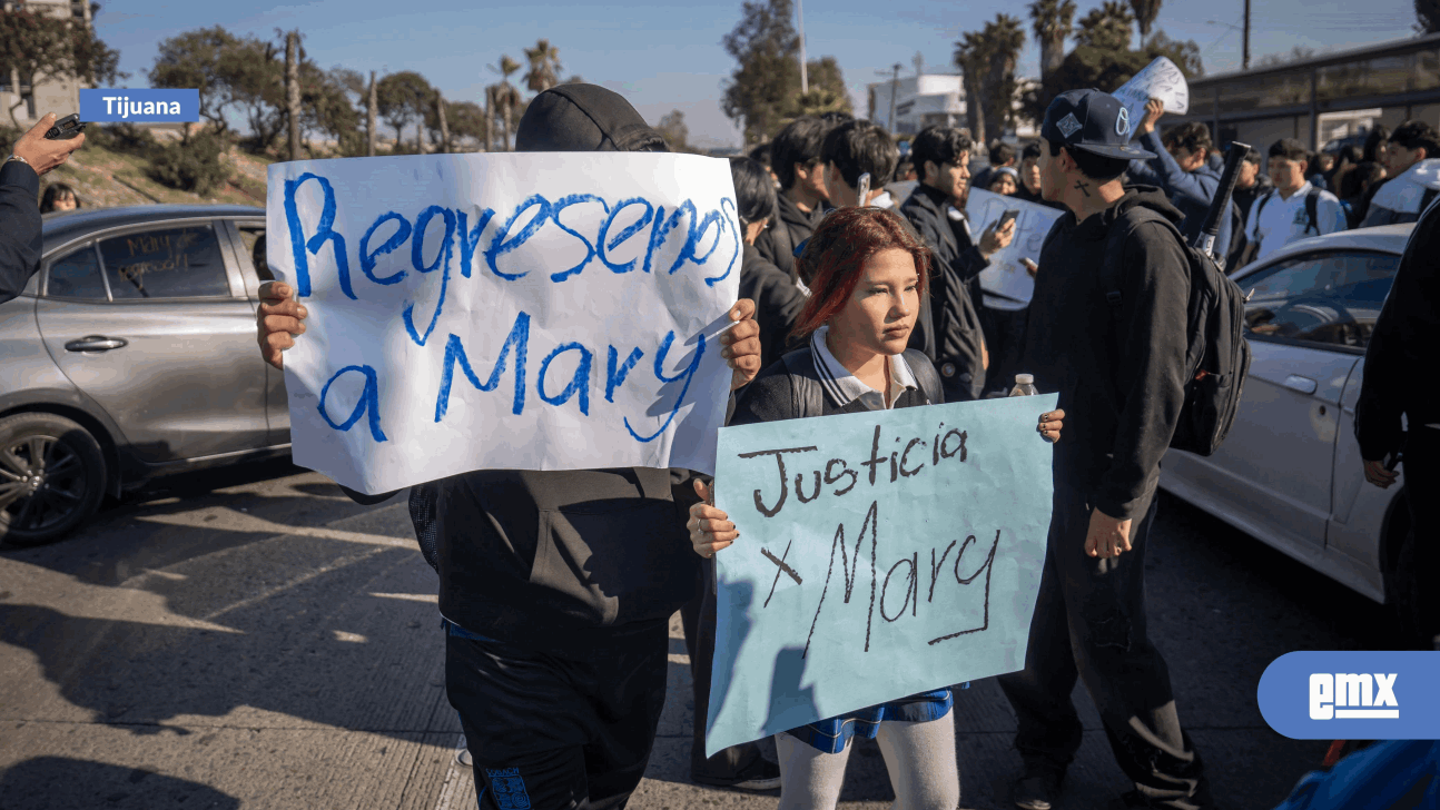 EMX-Estudiantes-del-Cobach-Ruben-Vizcaíno-bloquean-la-Vía-Rápida-Poniente