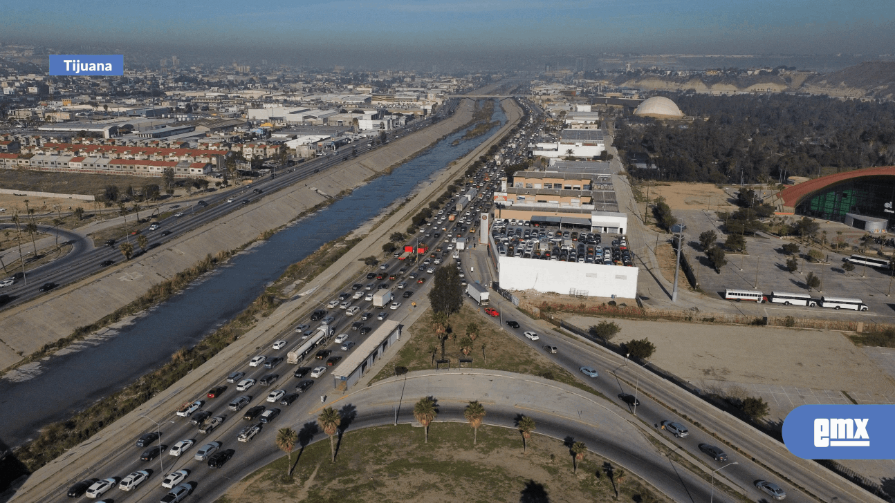 EMX-Kilómetros-de-congestionamiento-vial-provoca-socavón-sobre-la-Vía-Rápida-Oriente