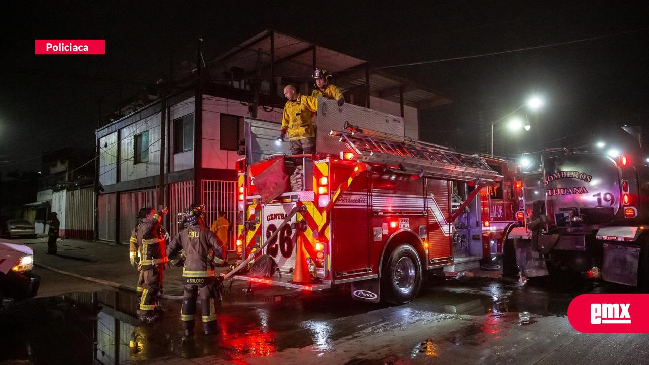 EMX-Incendio-consume-tres-casas-en-Zona-Centro-y-deja-una-mascota-calcinada