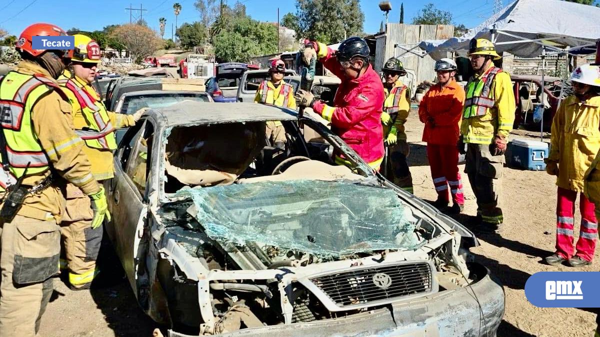 EMX-BOMBEROS-DE-TECATE-SE-CAPACITAN-EN-EXTRACCIÓN-VEHICULAR-PARA-SALVAR-MÁS-VIDAS