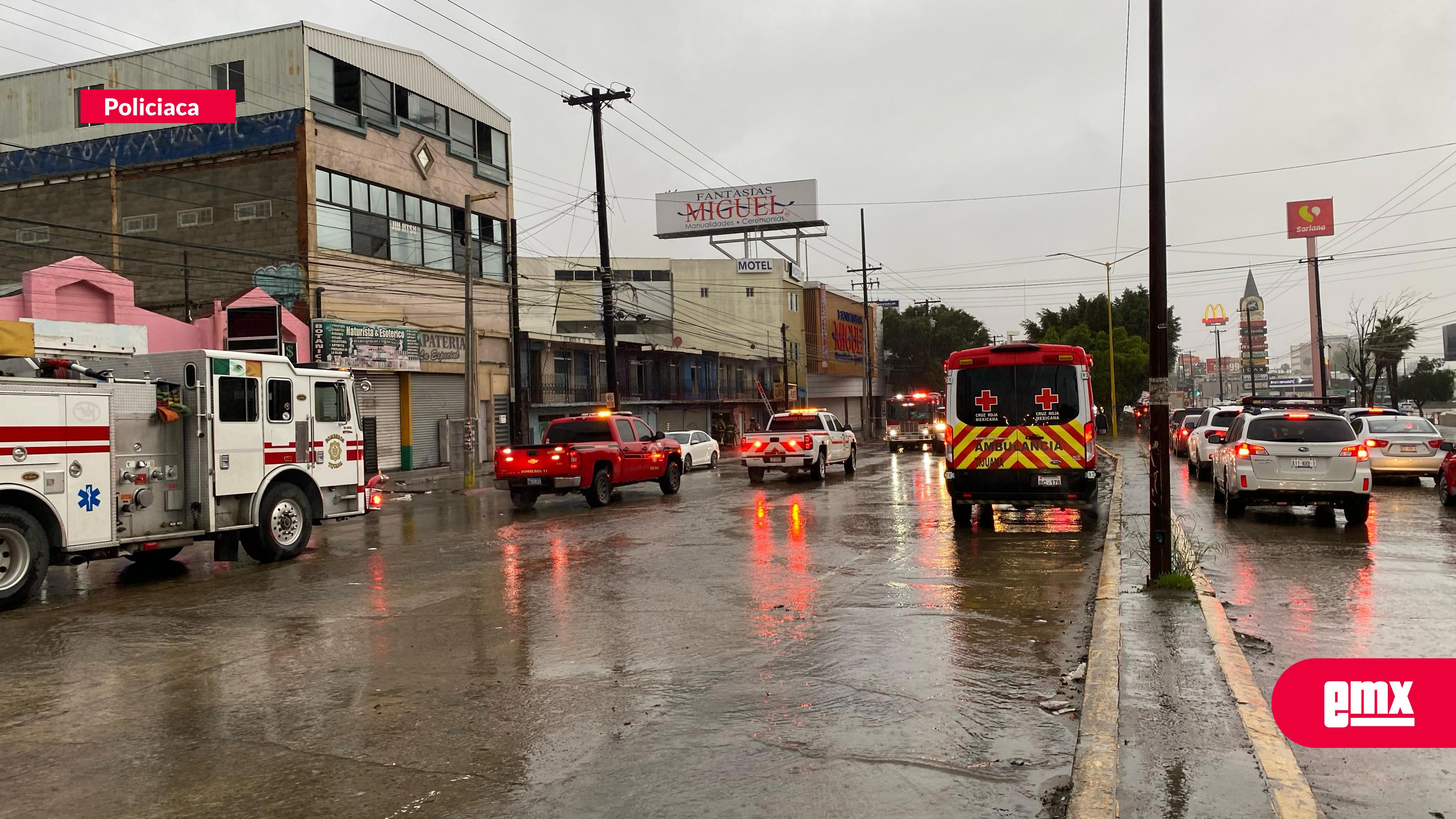 EMX-Incendio en Bulevar Gustavo Díaz Ordaz