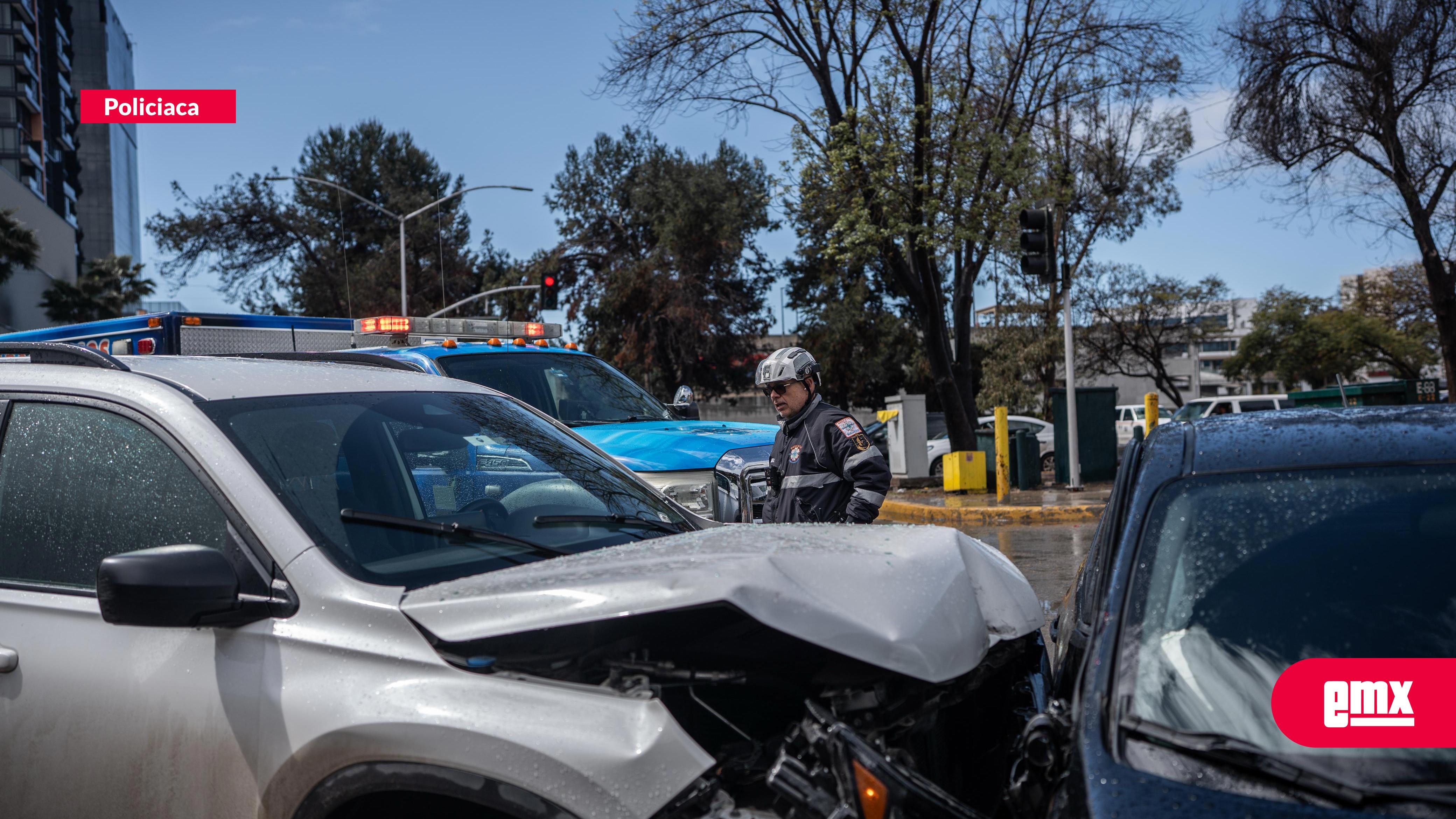 EMX-Accidente Vehicular en Zona Río: Lluvias Causan Choque entre Honda y Nissan