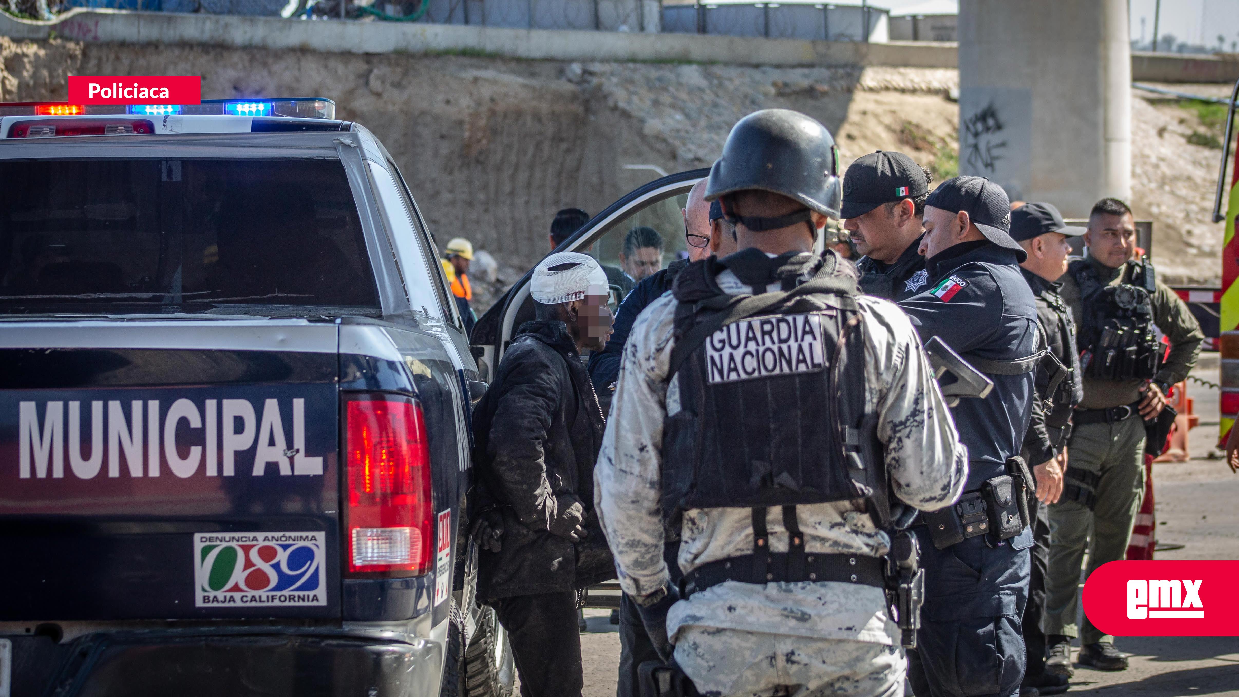 EMX-Hombre se refugia en estructura del puente del Chaparral tras atacar a un guardia de seguridad