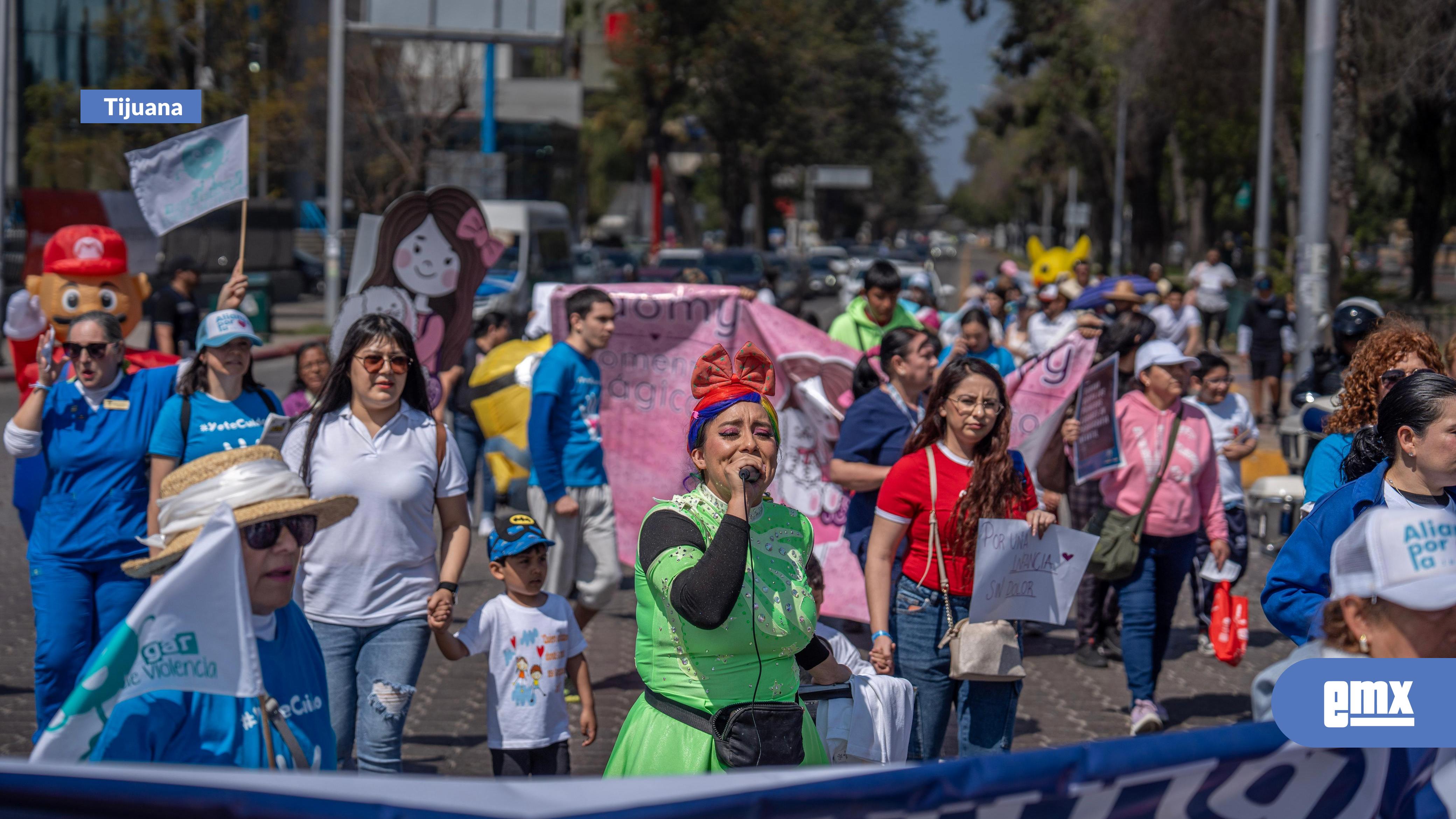 EMX-Animadores-realizan-marcha-contra-la-violencia-infantil