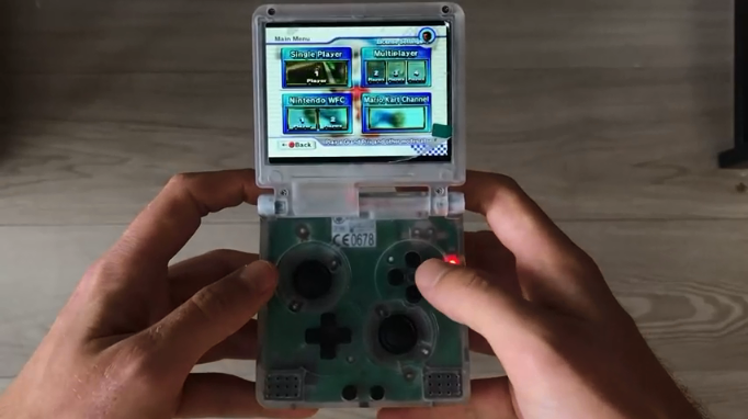 EMX-Así es la consola Wii que cabe en una mano