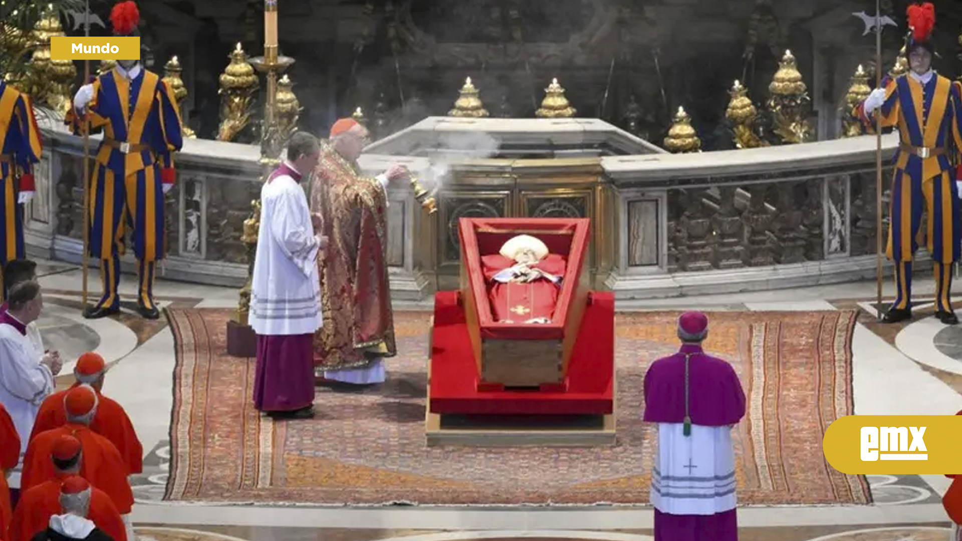 EMX-Féretro del papa Francisco llega a la basílica de San Pedro para ser despedido