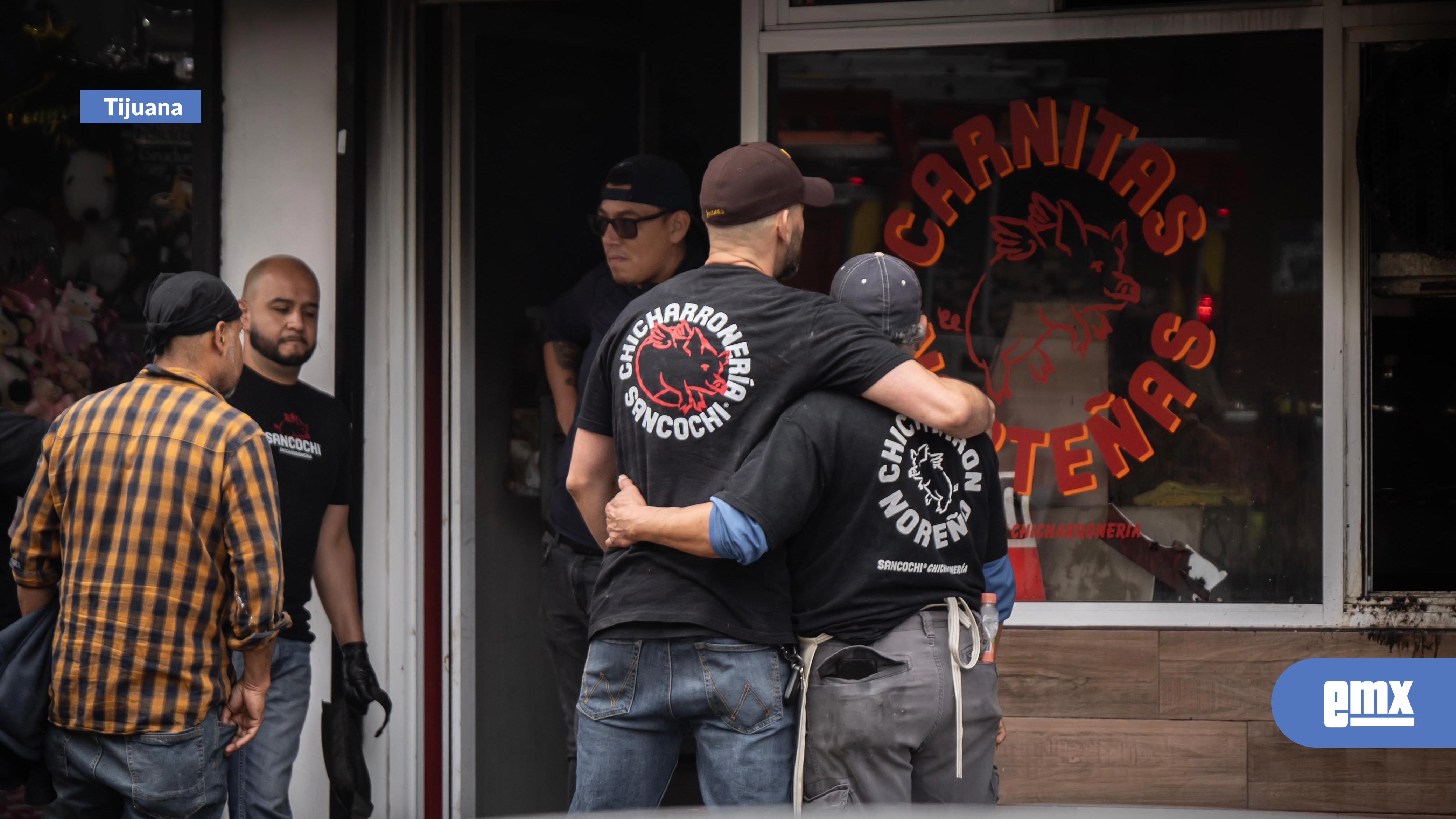 EMX-ABRAZO-Y-ESPERANZA-ENMEDIO-DEL-CAOS