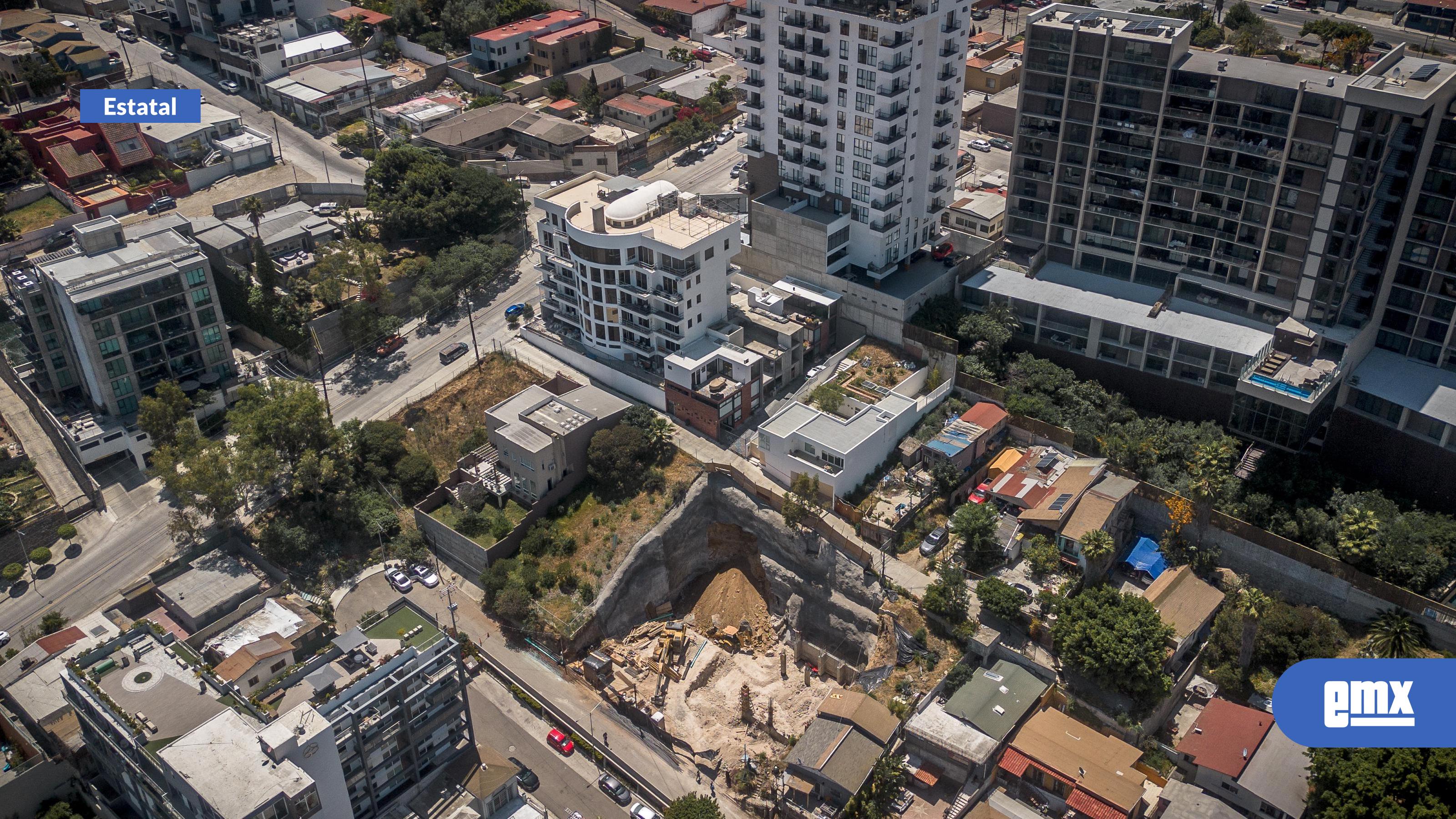 EMX-Vecinos-de-“La-Cacho”-preocupados-tras-colapso-de-tierra-por-obra-en-construcción