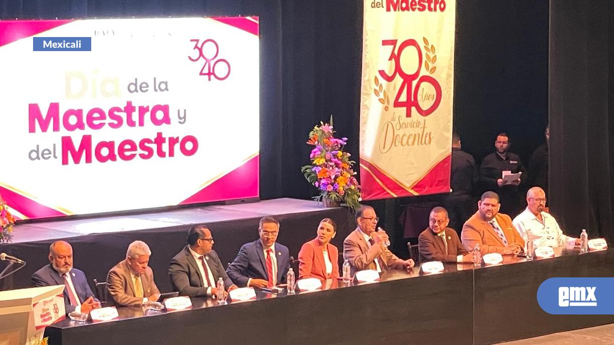 EMX-Gobierno-de-Baja-California-celebra-el-Día-del-Maestro-con-reconocimiento-a-trayectoria-docente