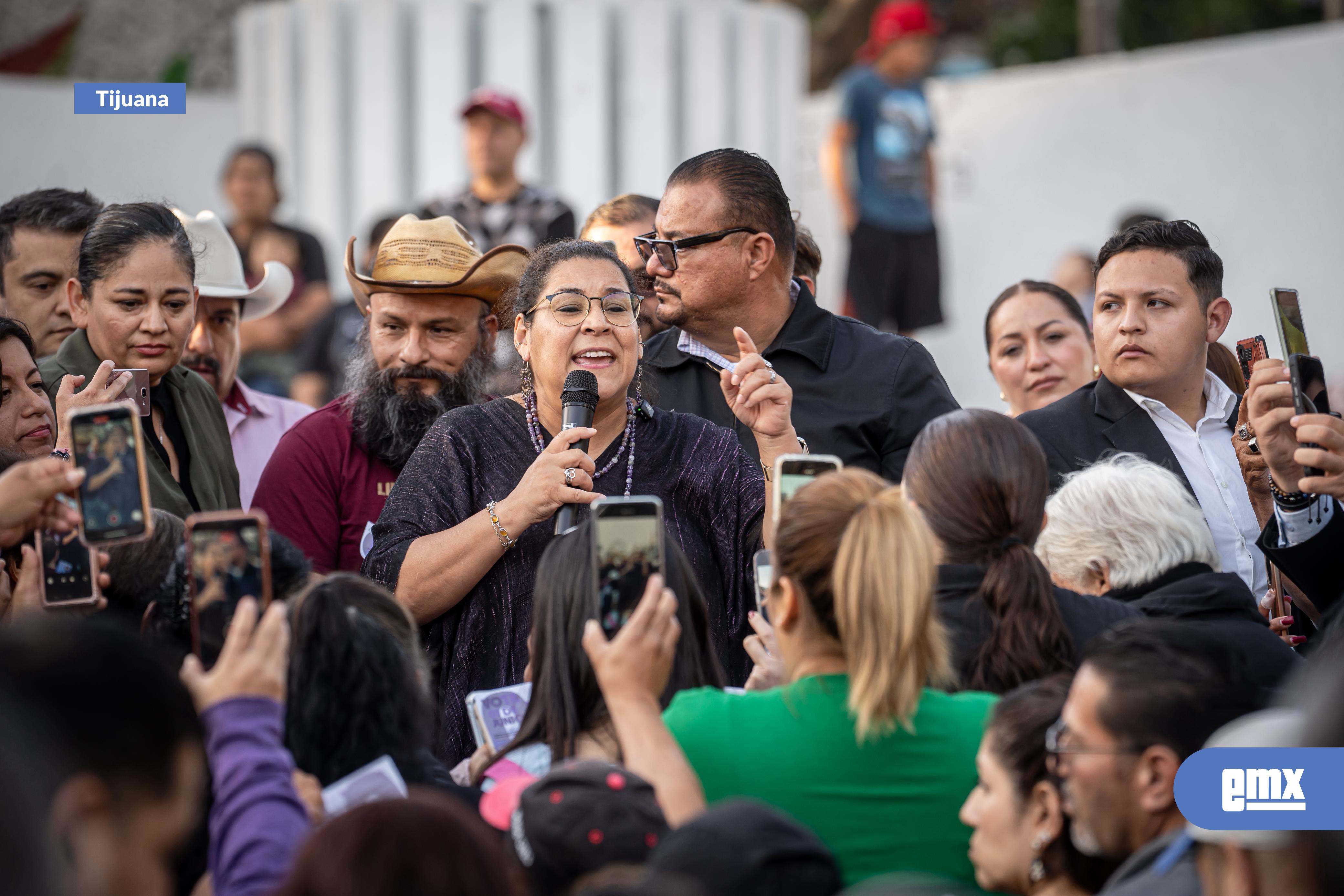 EMX-Lenia-Batres-se-reúne-con-vecinos-de-Lomas-Taurinas-y-promete-una-Suprema-Corte-más-transparente