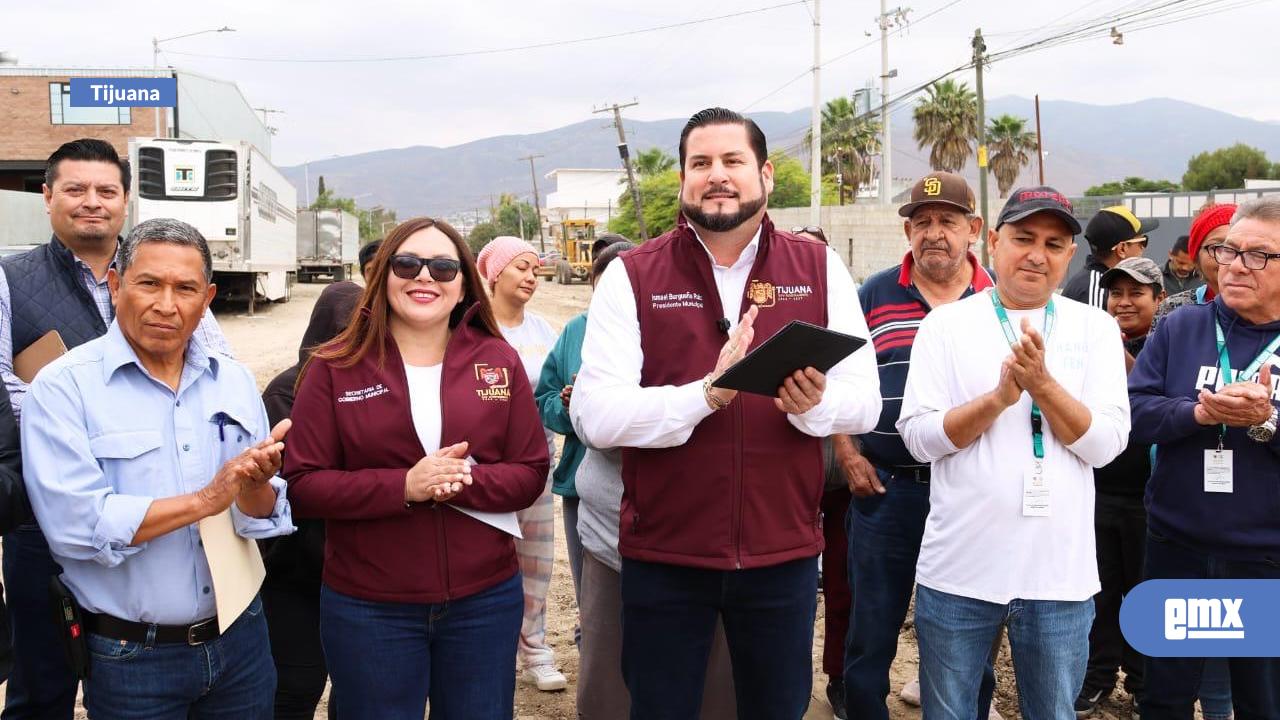 EMX-Supervisa-Ismael-Burgueño-obras-de-mejoramiento-urbano-en-colonia-Granjas-Familiares