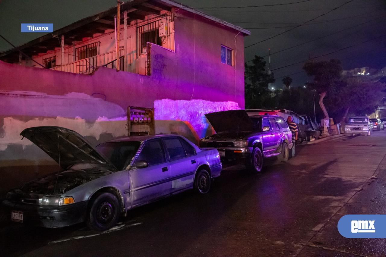 EMX-Sujetos-incendian-3-vehículos-en-la-colonia-Lázaro-Cárdenas