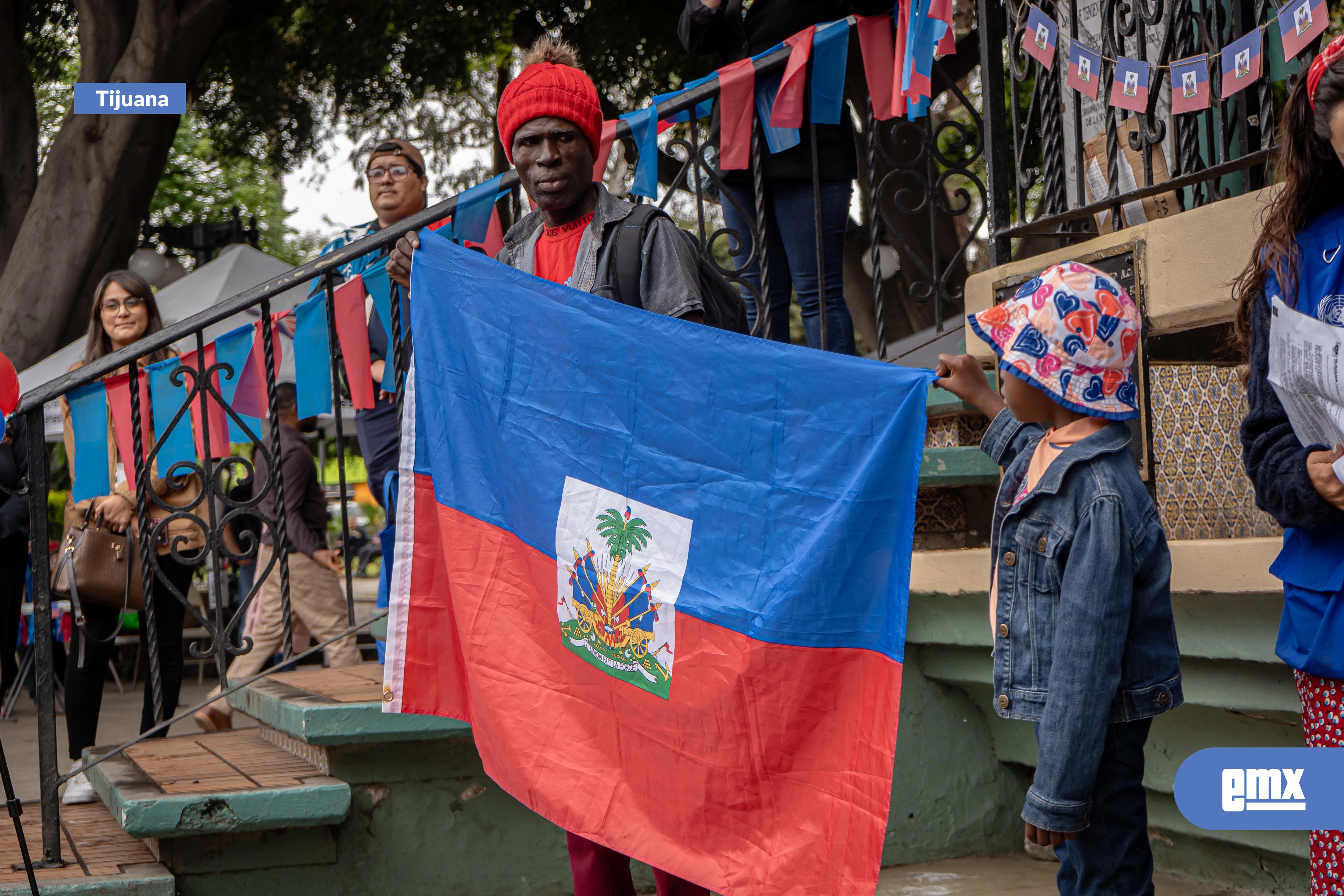 EMX-Comunidad-haitiana-celebró-el-día-de-su-bandera-en-el-parque-Teniente-Guerrero