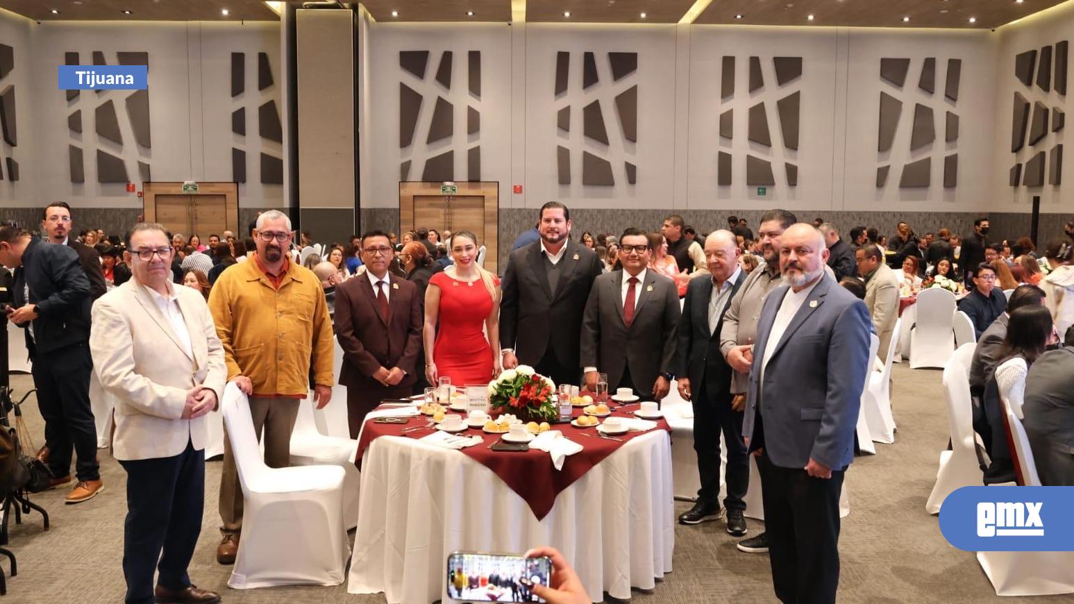 EMX-Encabeza Ismael Burgueño conmemoración por el Día de la Maestra y el Maestro
