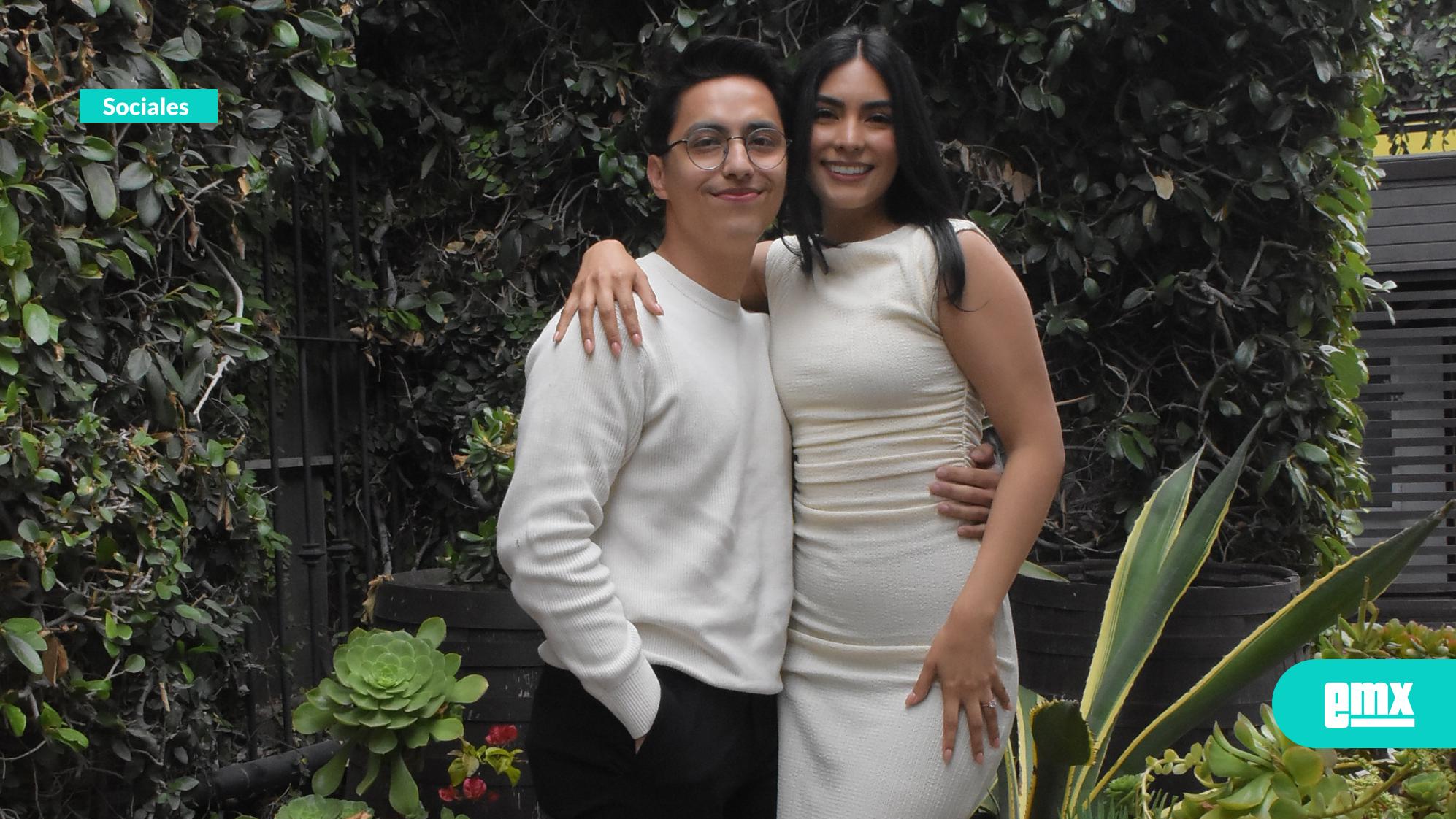 EMX-Ofrecen-amena-despedida-de-solteros-para-Mineli-Ríos-y-Alexis-Salazar