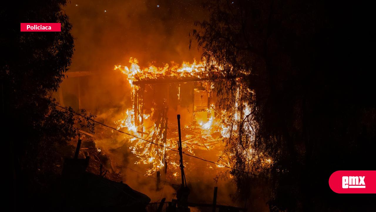 EMX-Se-incendia-una-casa-en-el-bulevar-Cuauhtémoc