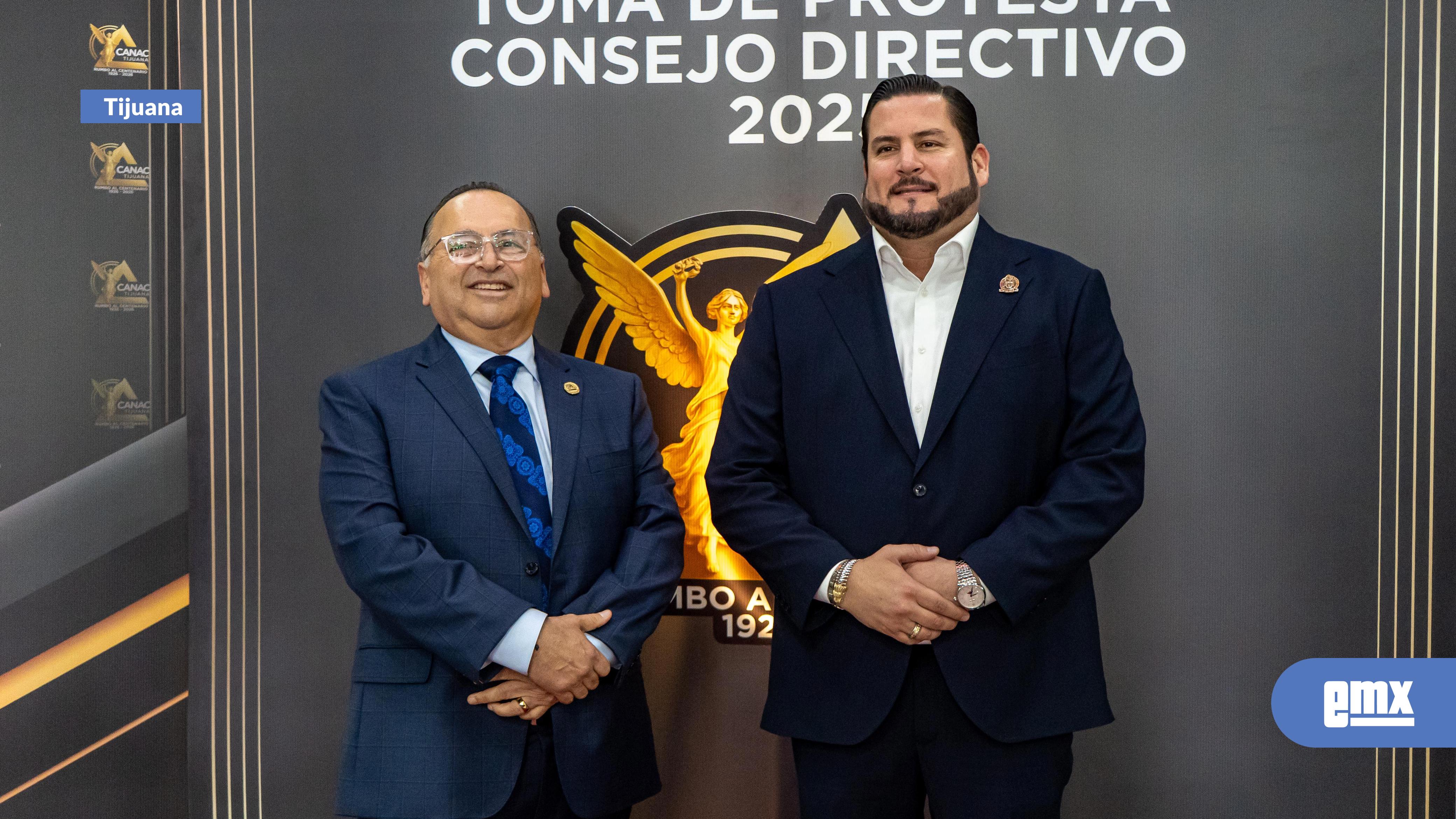 EMX-CANACO-tiene-nuevo-presidente;-toma-protesta-Olivaldo-Luis-Paz-Gómez