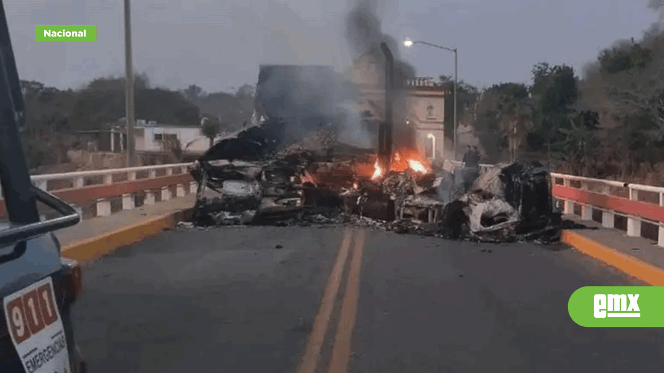 EMX-Reportan-enfrentamientos-y-bloqueo-carretero-en-San-Ignacio,-Sinaloa-|-FOTOS