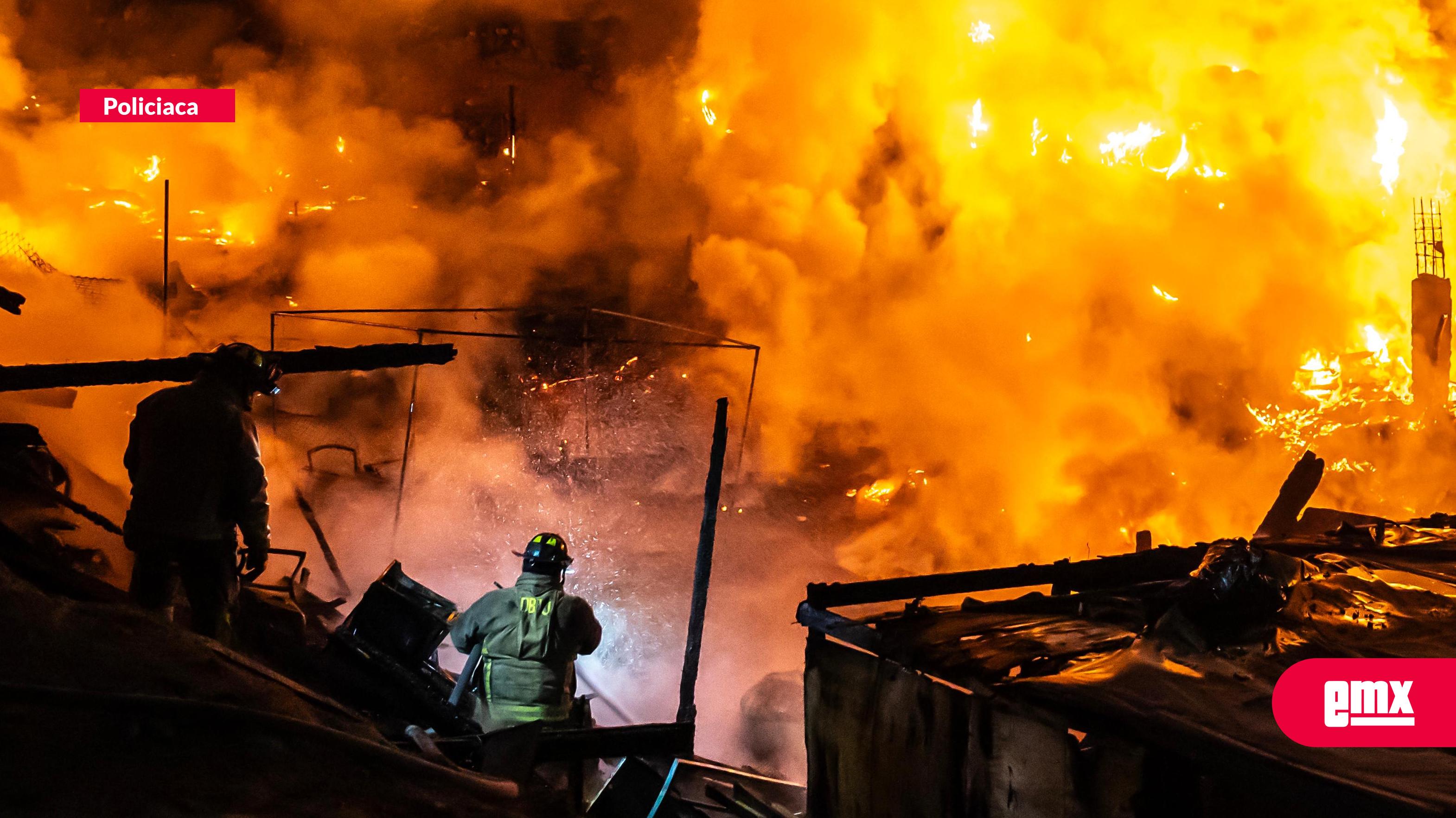 EMX-Incendio devora diez casas improvisadas en zona de invasión