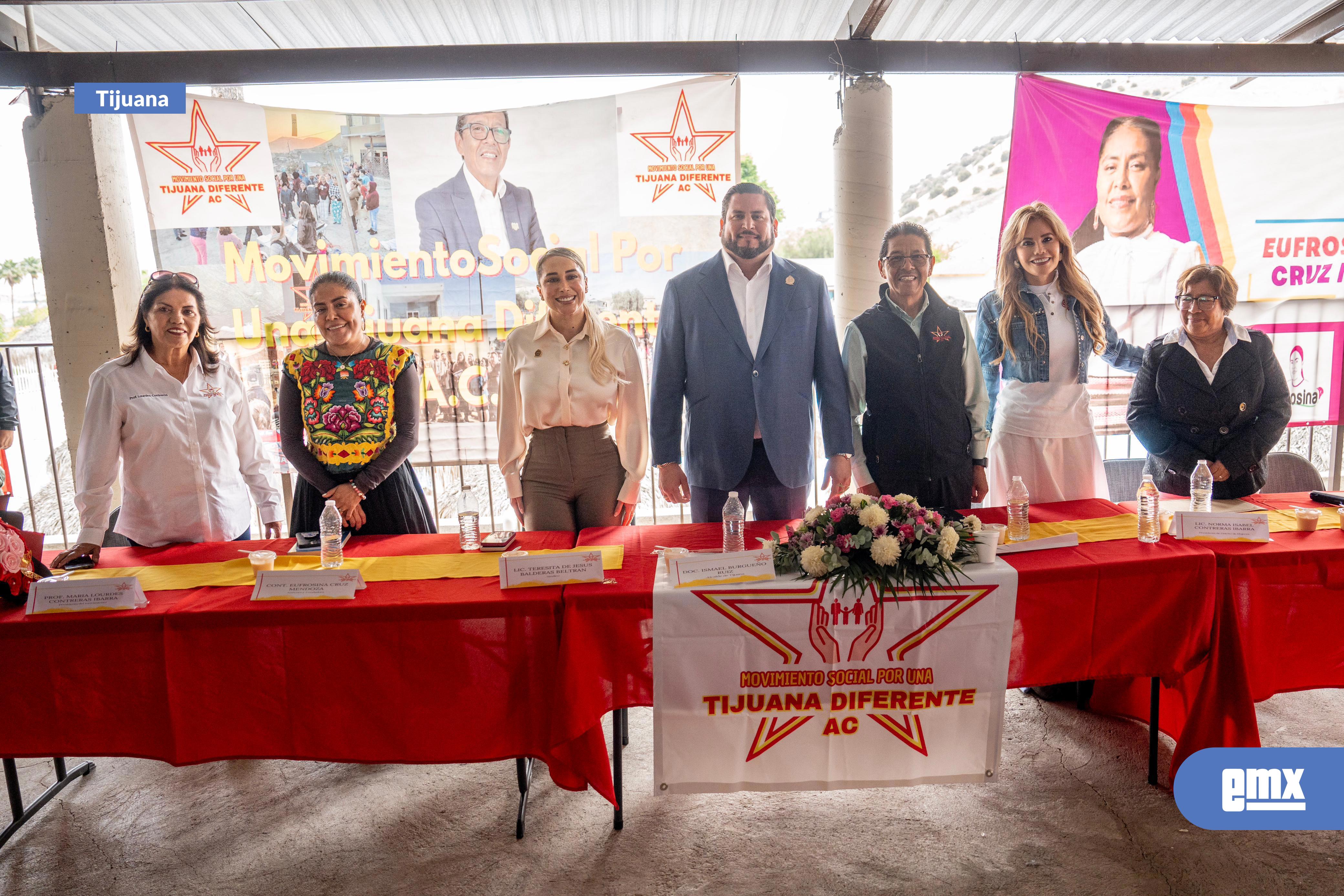 EMX-Festeja-Ismael-Burgueño-a-madres-lideresas-de-la-Zona-Este