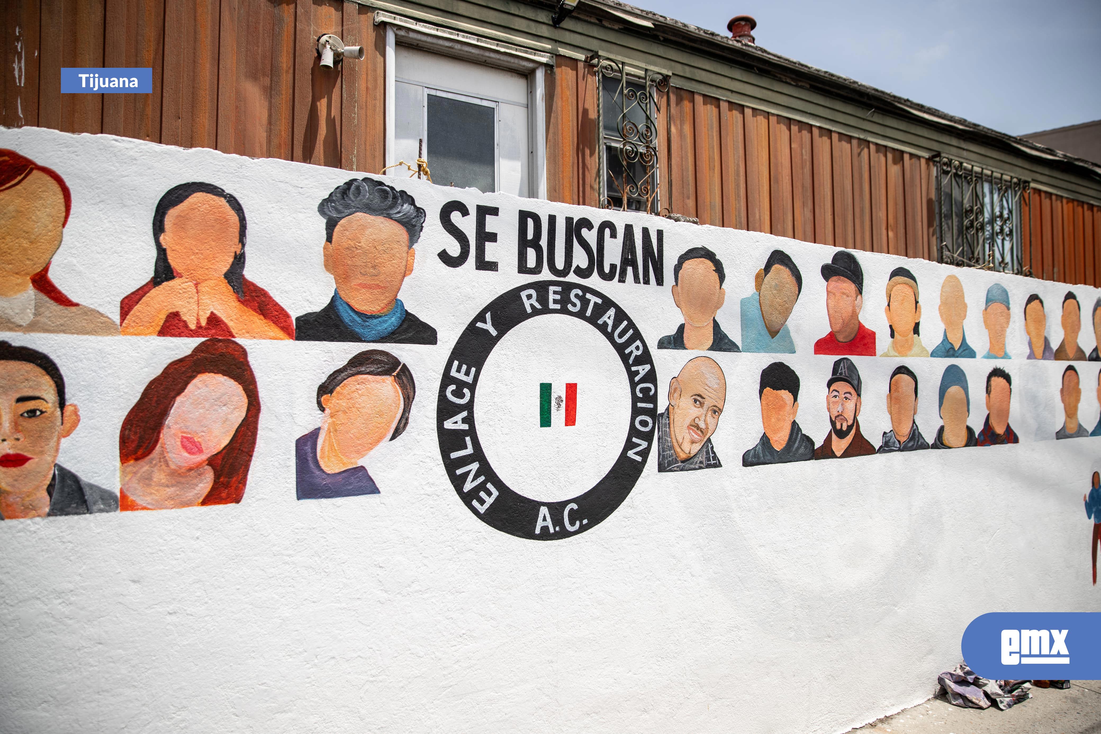 EMX-Realizan-mural-en-la-casa-de-Martha-Molina,-para-recordar-a-sus-familiares-desaparecidos