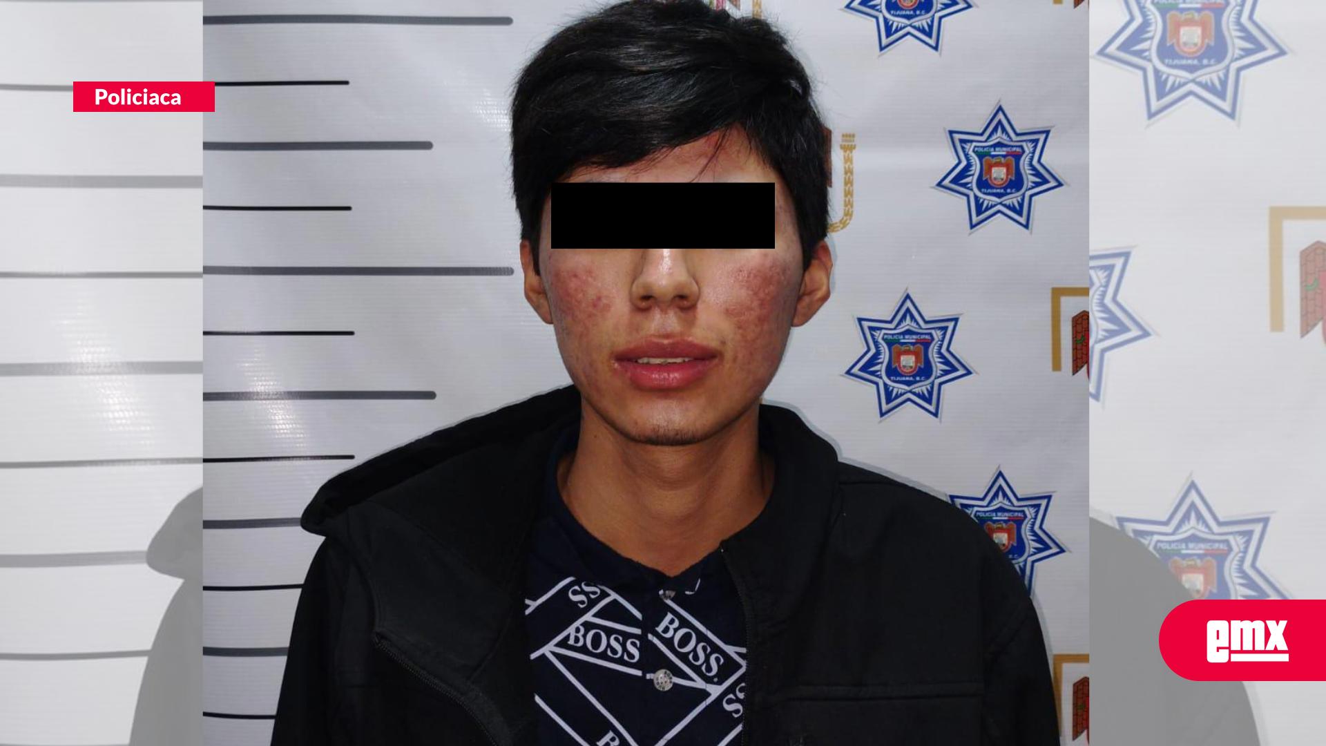 EMX-Detienen-en-Playas-de-Tijuana-a-conductor-armado