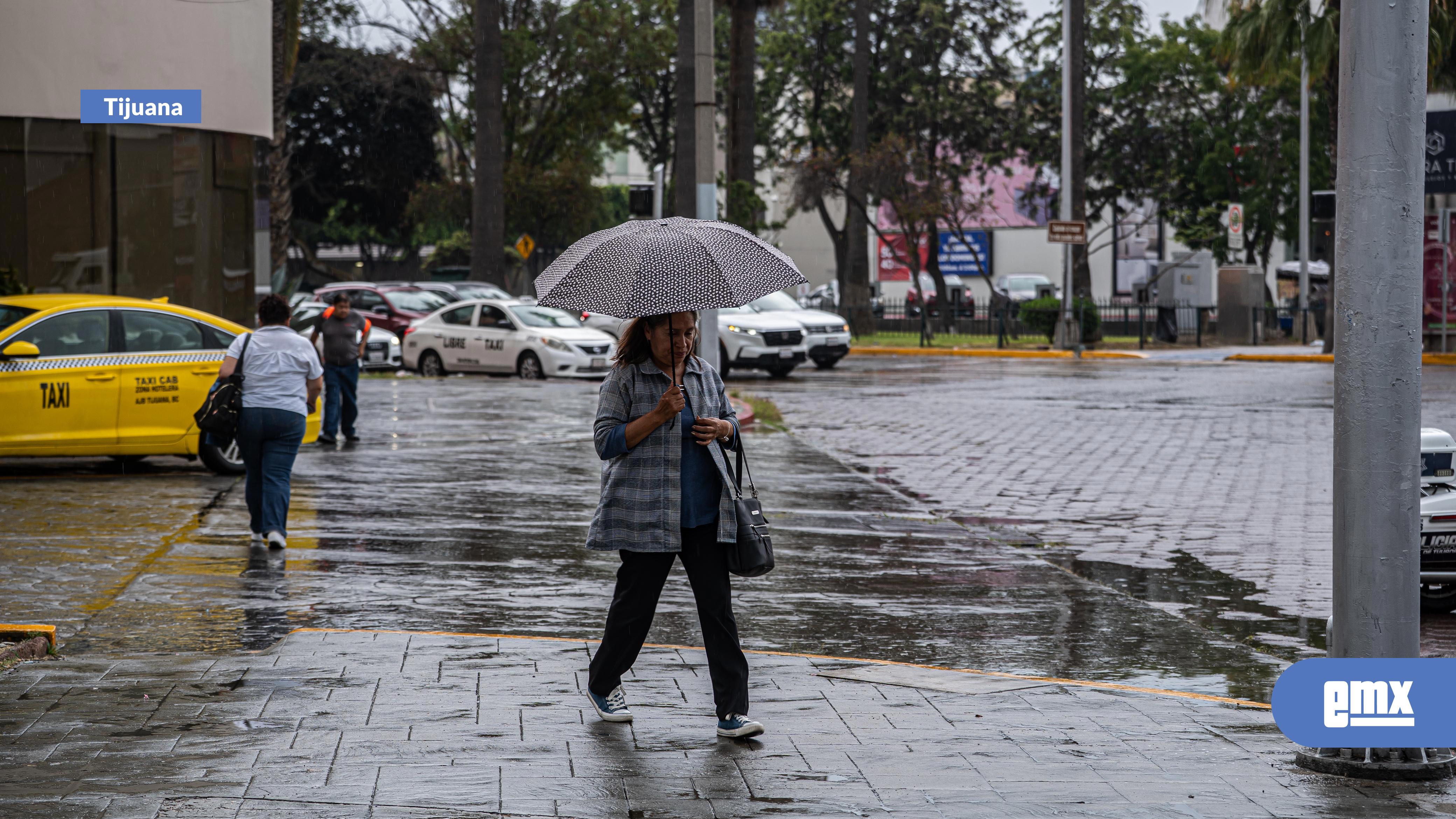 EMX-Lluvia,-calor-y-truenos-en-Tijuana