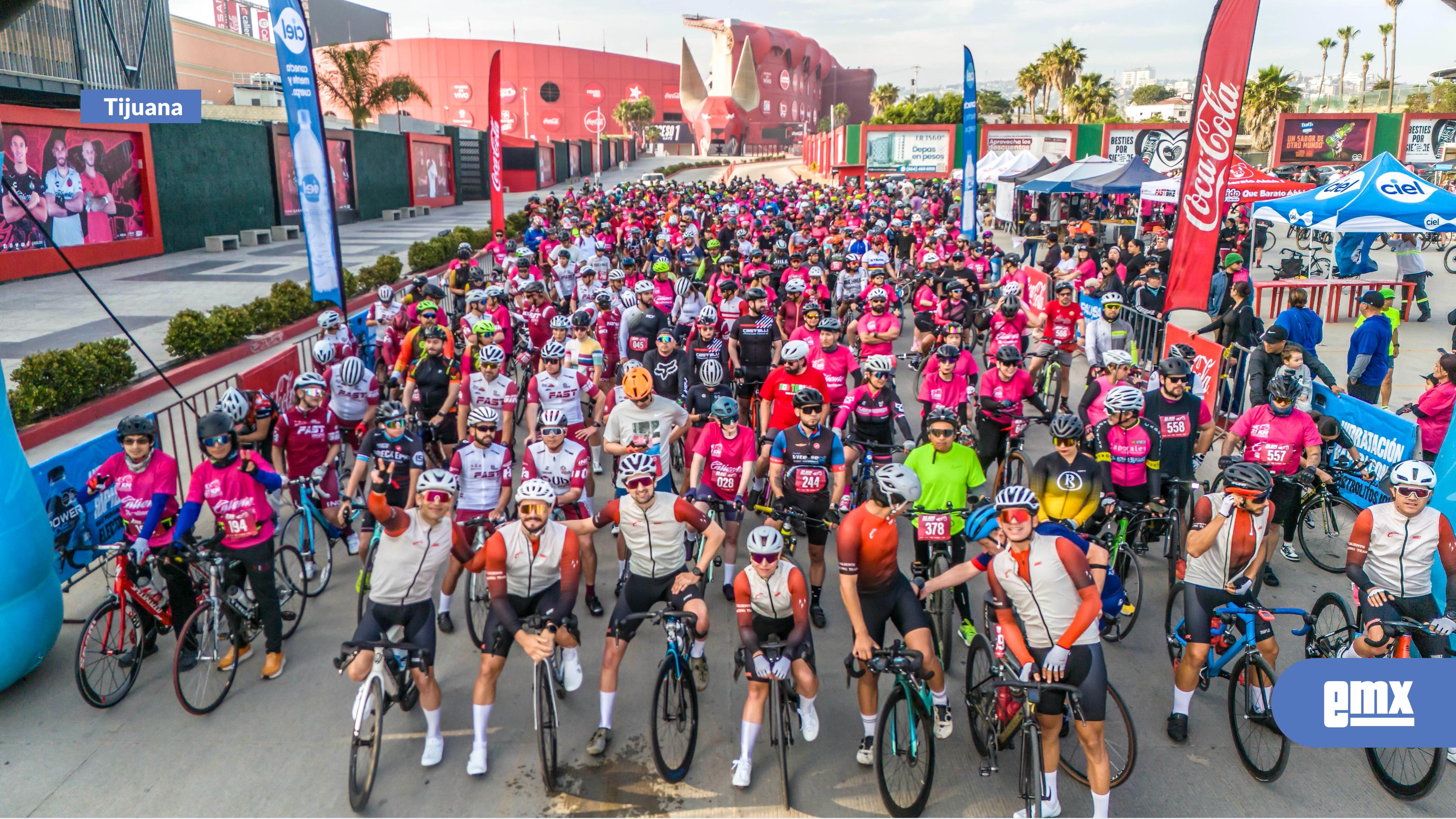 EMX-Casi-mil-ciclistas-participaron-en-el-Tercer-Paseo-Ciclista-"Milton-Cano"