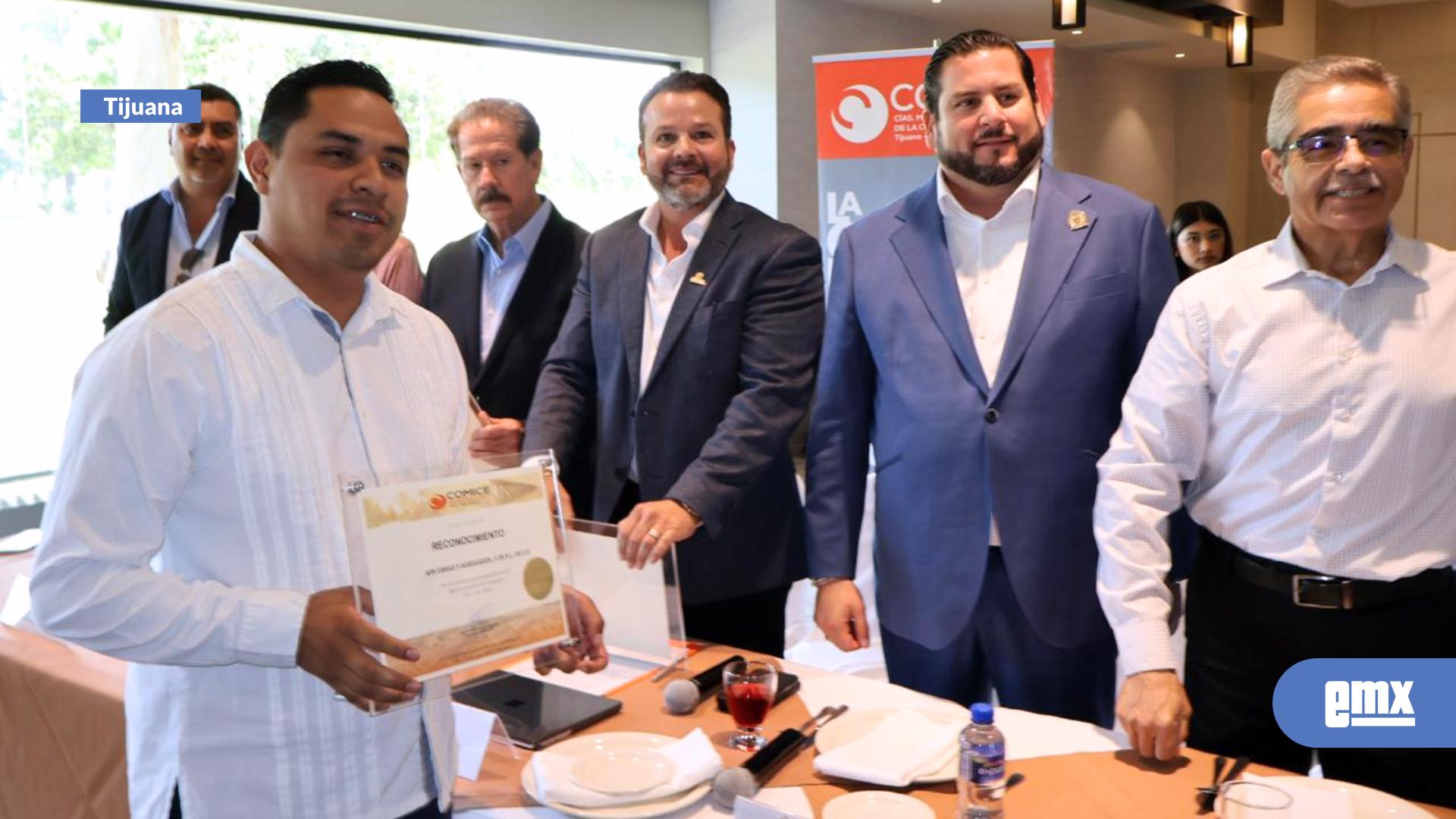 EMX-Reconocen-a-empresas-y-ciudadanos-por-jornada-de-limpieza
