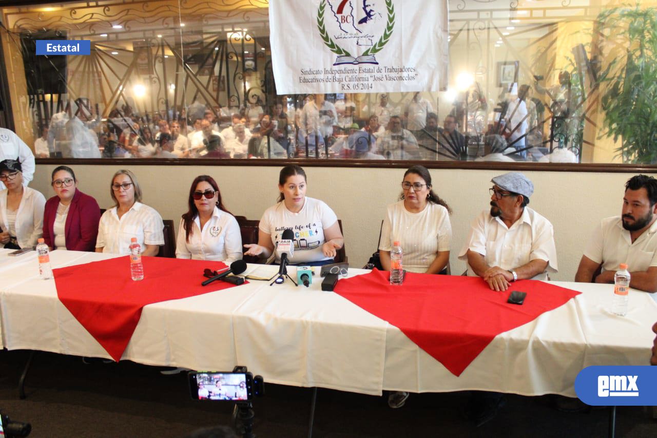 EMX-Maestros-Interinos-en-Baja-California-Exigen-Pago-Pendiente-con-Nueva-Manifestación