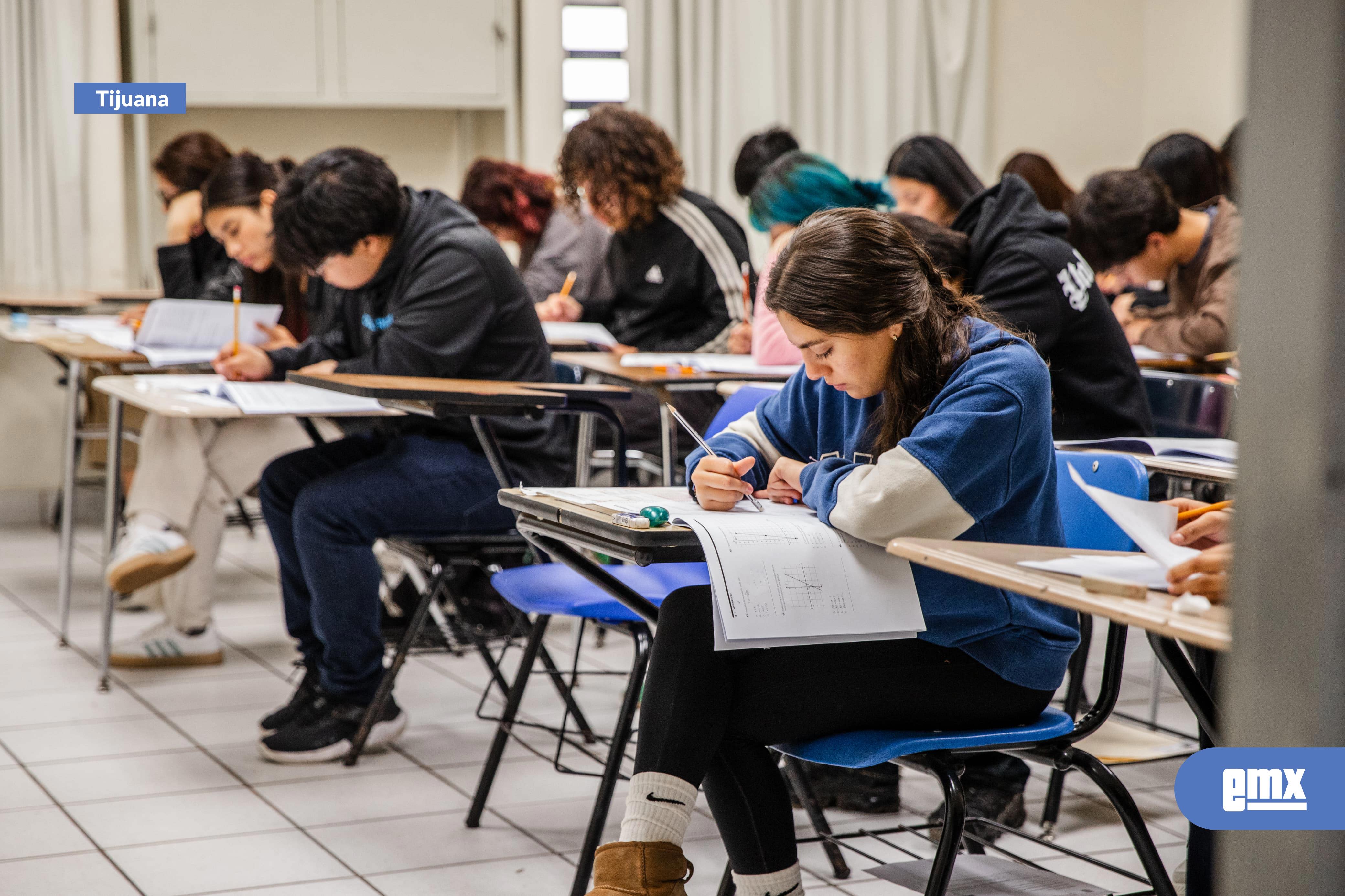 EMX-Miles-de-jóvenes-aplican-el-examen-de-admisión-UABC-2025