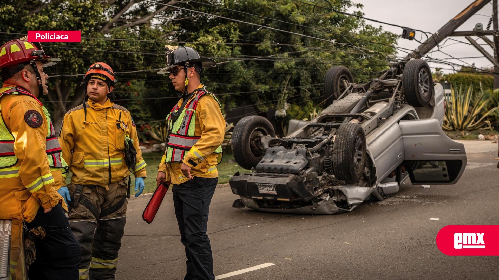 EMX-Se-quedan-sin-luz-tres-secciones-de-Playas-de-Tijuana-tras-volcadura-de-camioneta