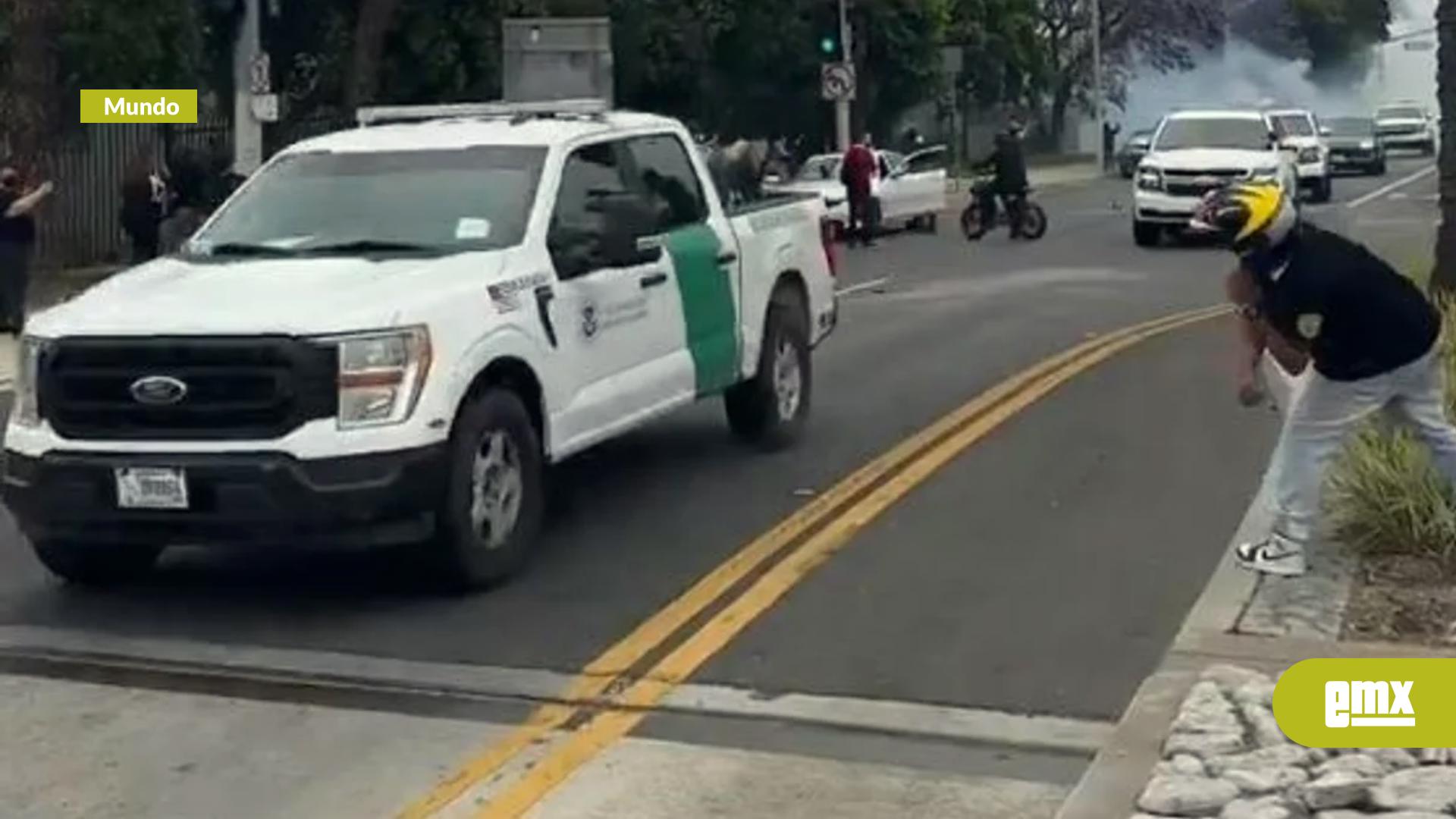 EMX-Manifestantes-anti-ICE-atacan-vehículos-en-California-tras-redadas-migratorias