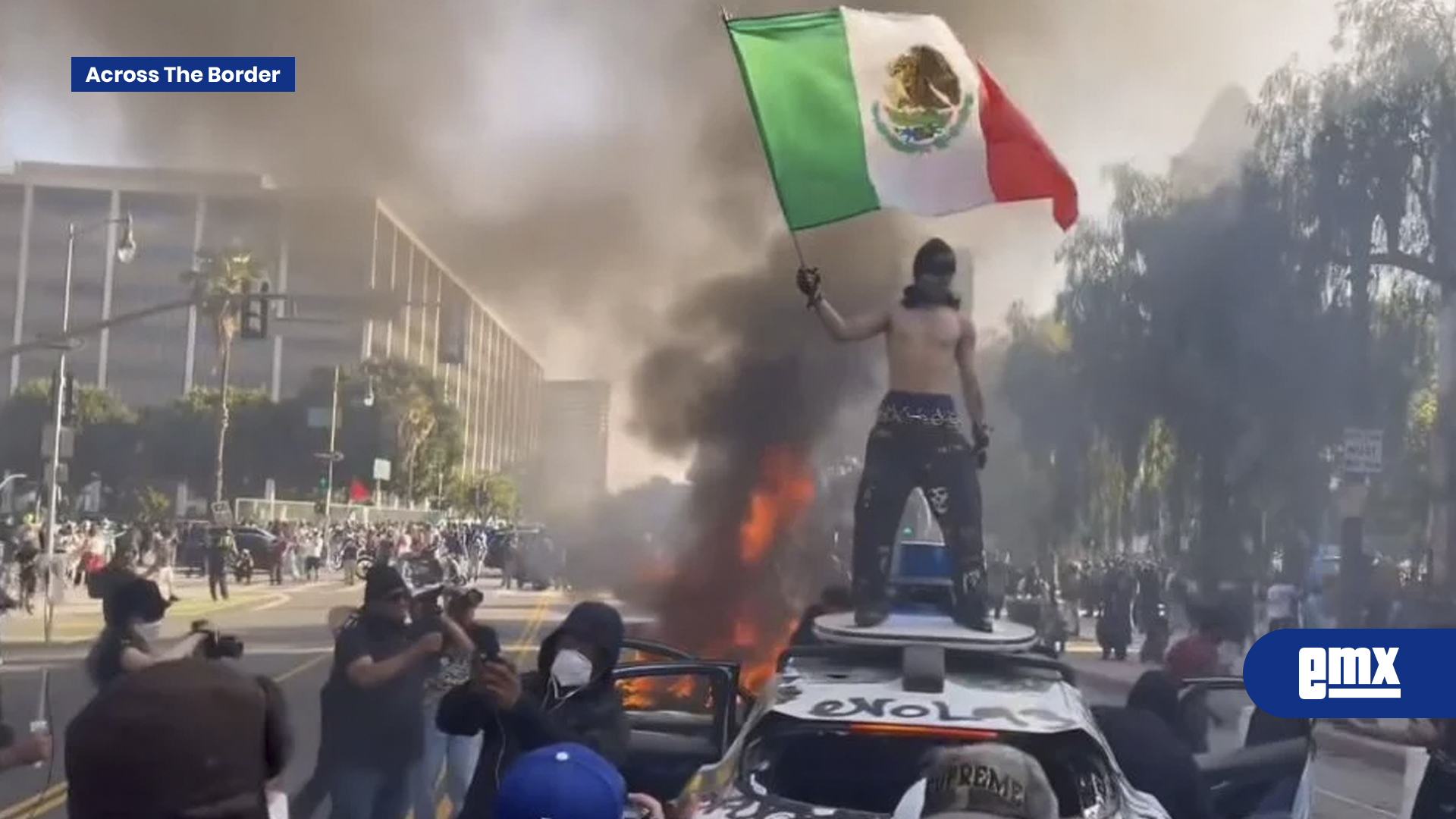EMX-FBI-ofrece-recompensa-por-motociclista-que-agitó-bandera-de-México-en-protestas