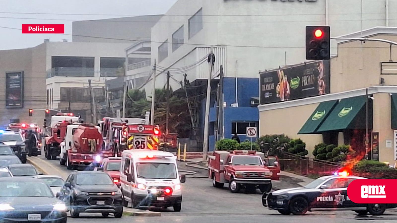 EMX-Atiende bomberos siniestro en plaza Barranquitas