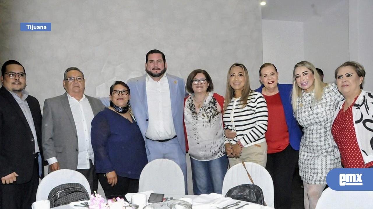EMX-Celebra-alcalde-Ismael-Burgueño-a-periodistas