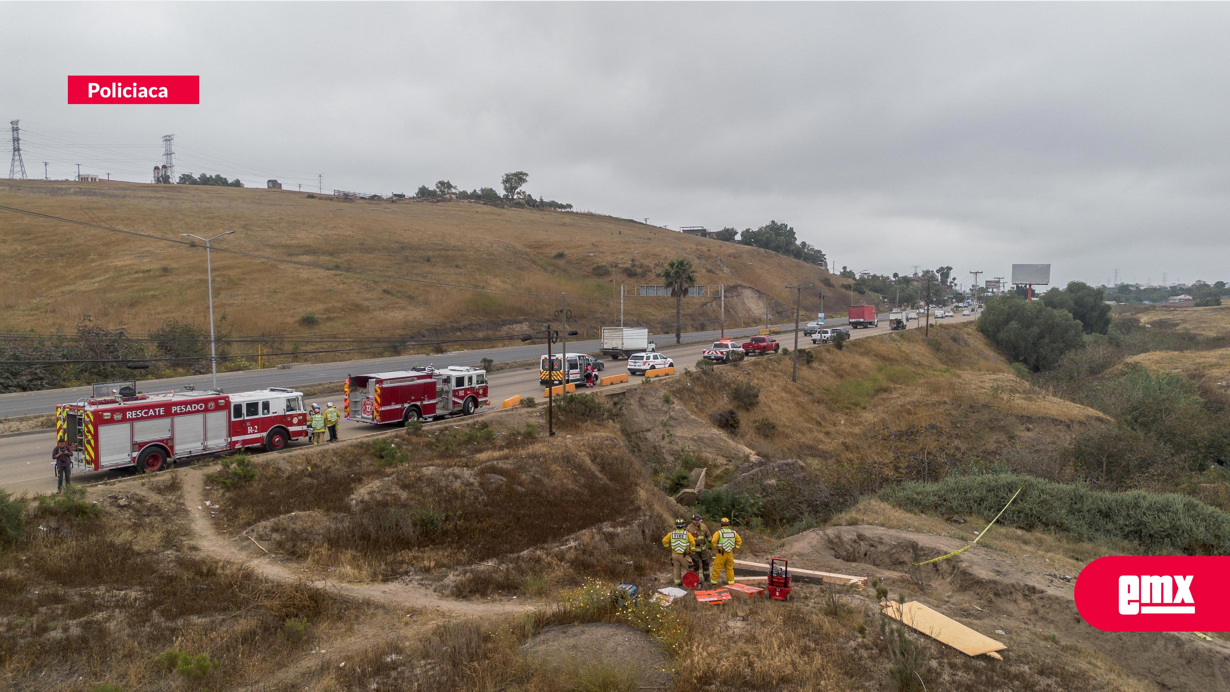 EMX-Hombre-queda-atrapado-bajo-un-talud-de-tierra;-bomberos-trabajan-en-la-recuperación-del-cuerpo