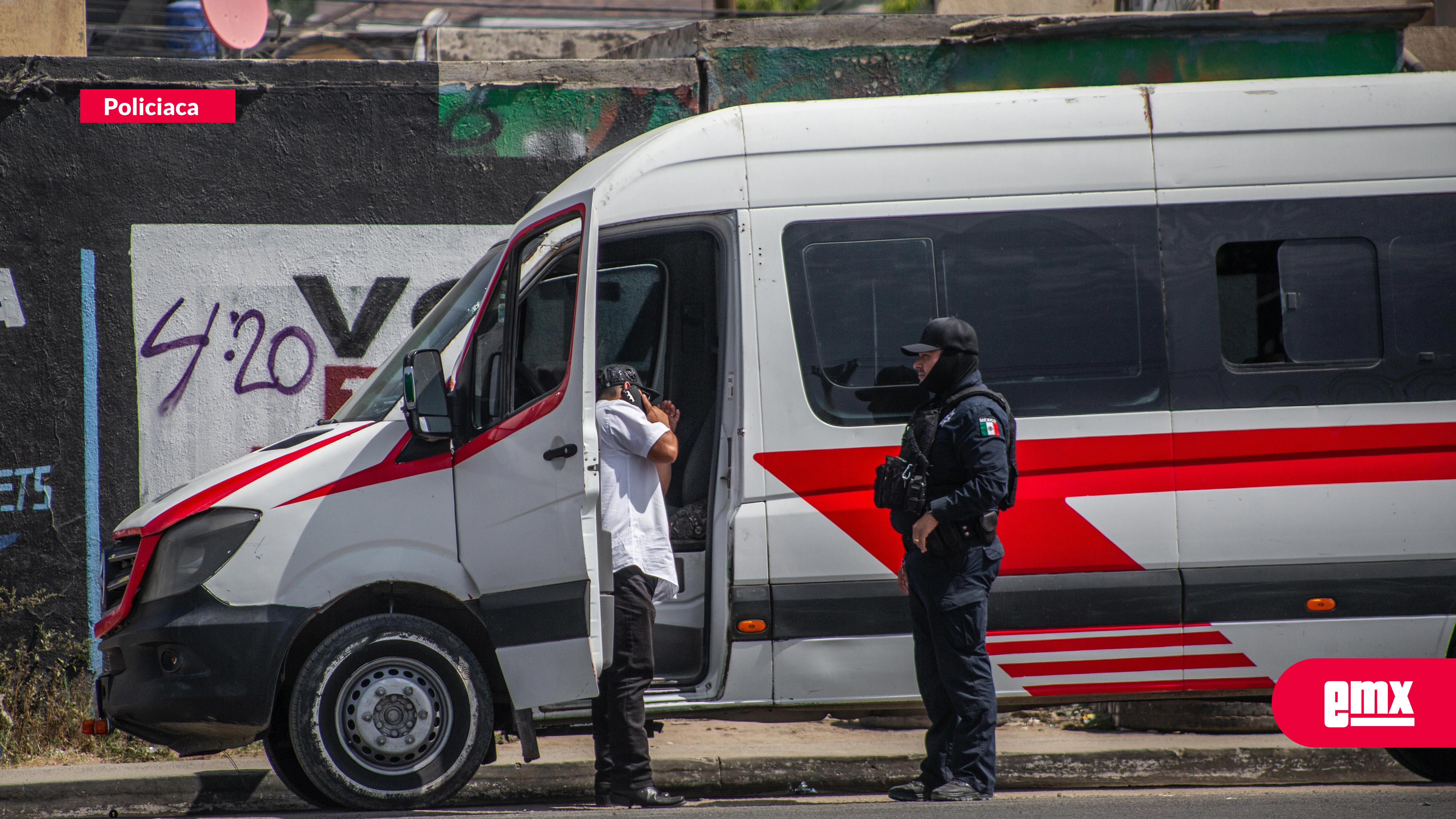 EMX-Conductor-de-transporte-de-personal-es-atacado-a-balazos-en-la-carretera-libre-Tecate-Tijuana