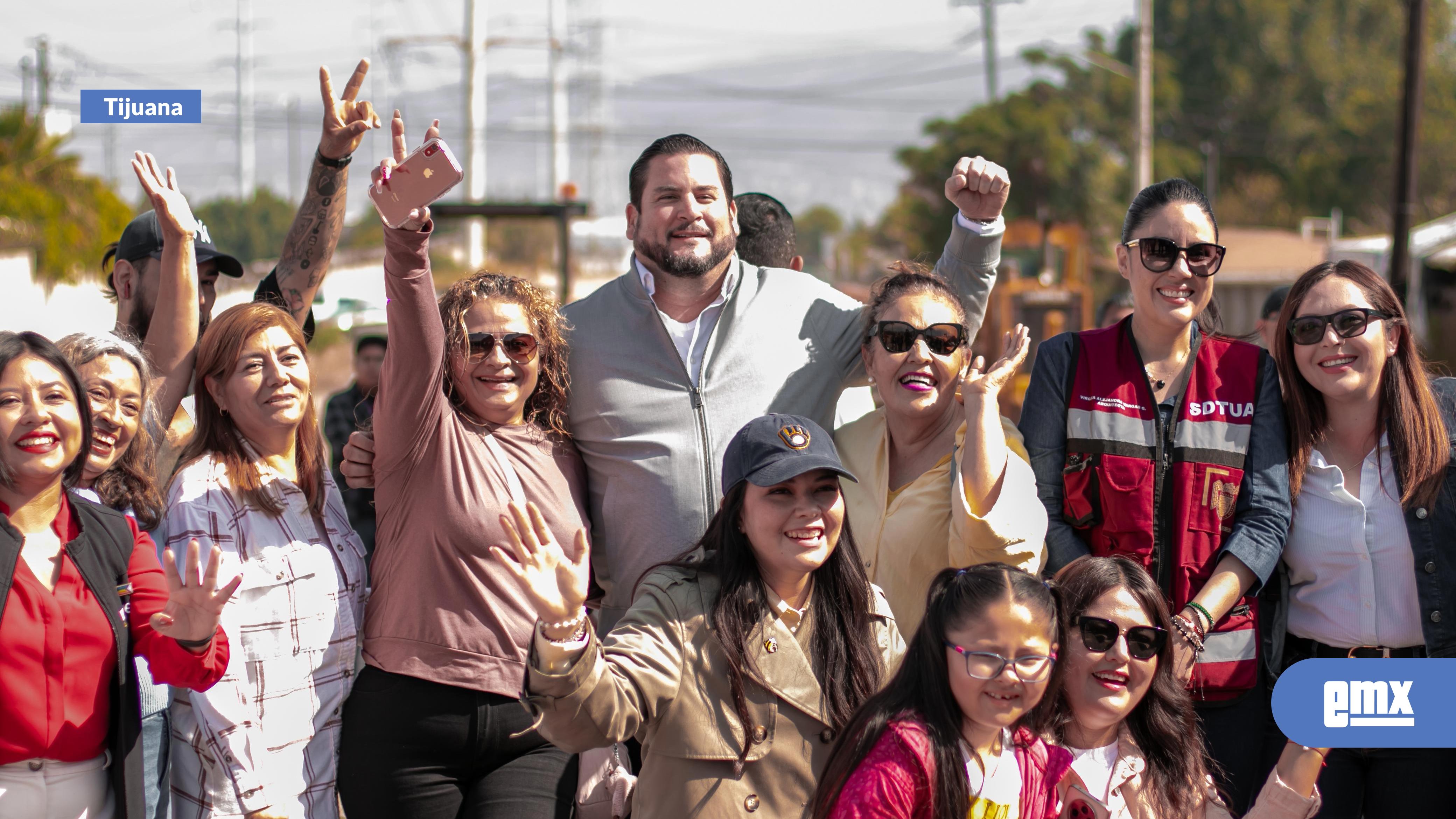 EMX-Arranca-Ismael-Burgueño-obras-de-pavimentación-con-concreto-hidráulico-en-Lomas-del-Matamoros