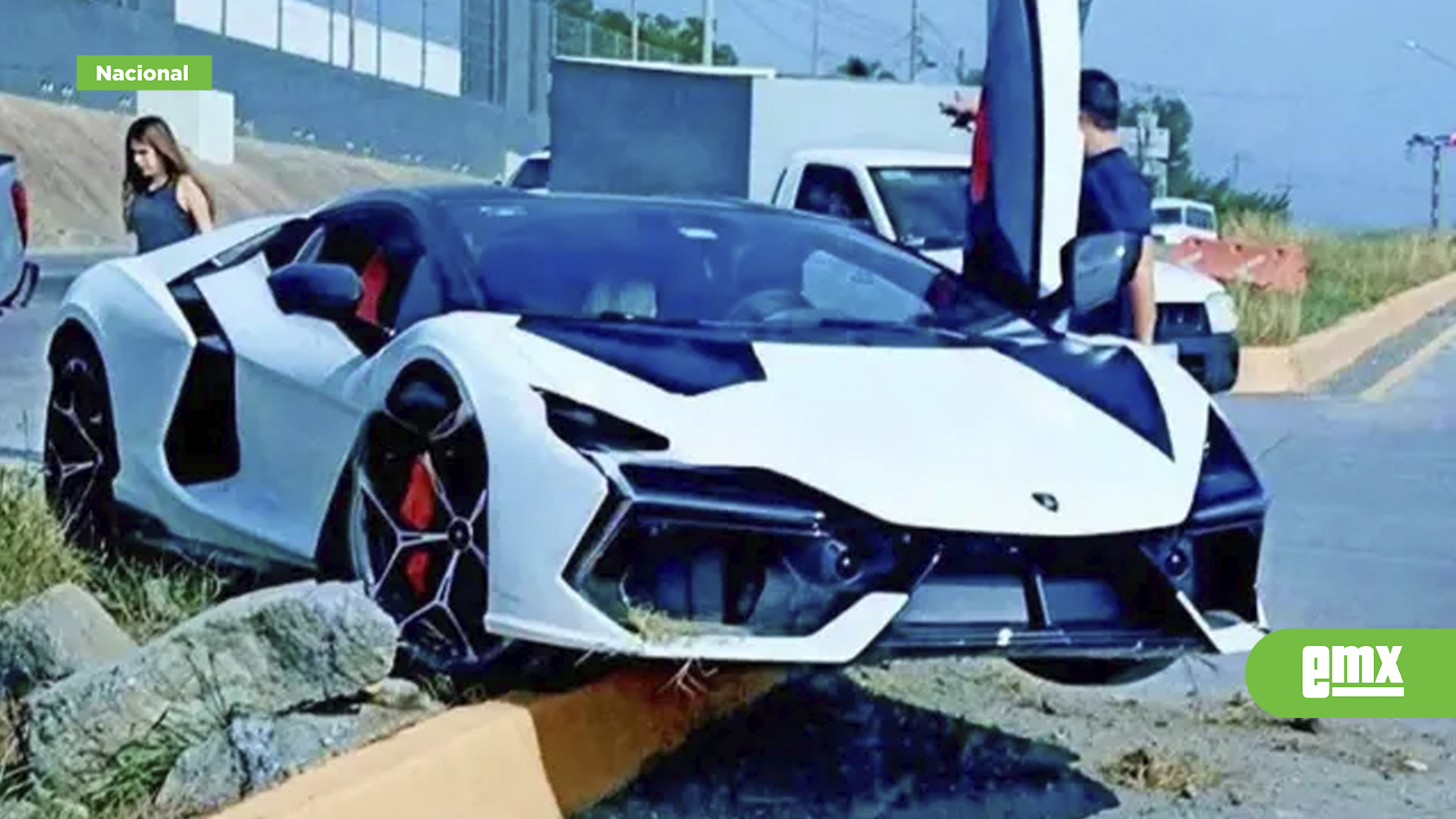 EMX-Se-creía-en-F1-y-choca-Lamborghini-de-más-de-$15-millonesSe-creía-en-F1-y-choca-Lamborghini-de-más-de-$15-millones