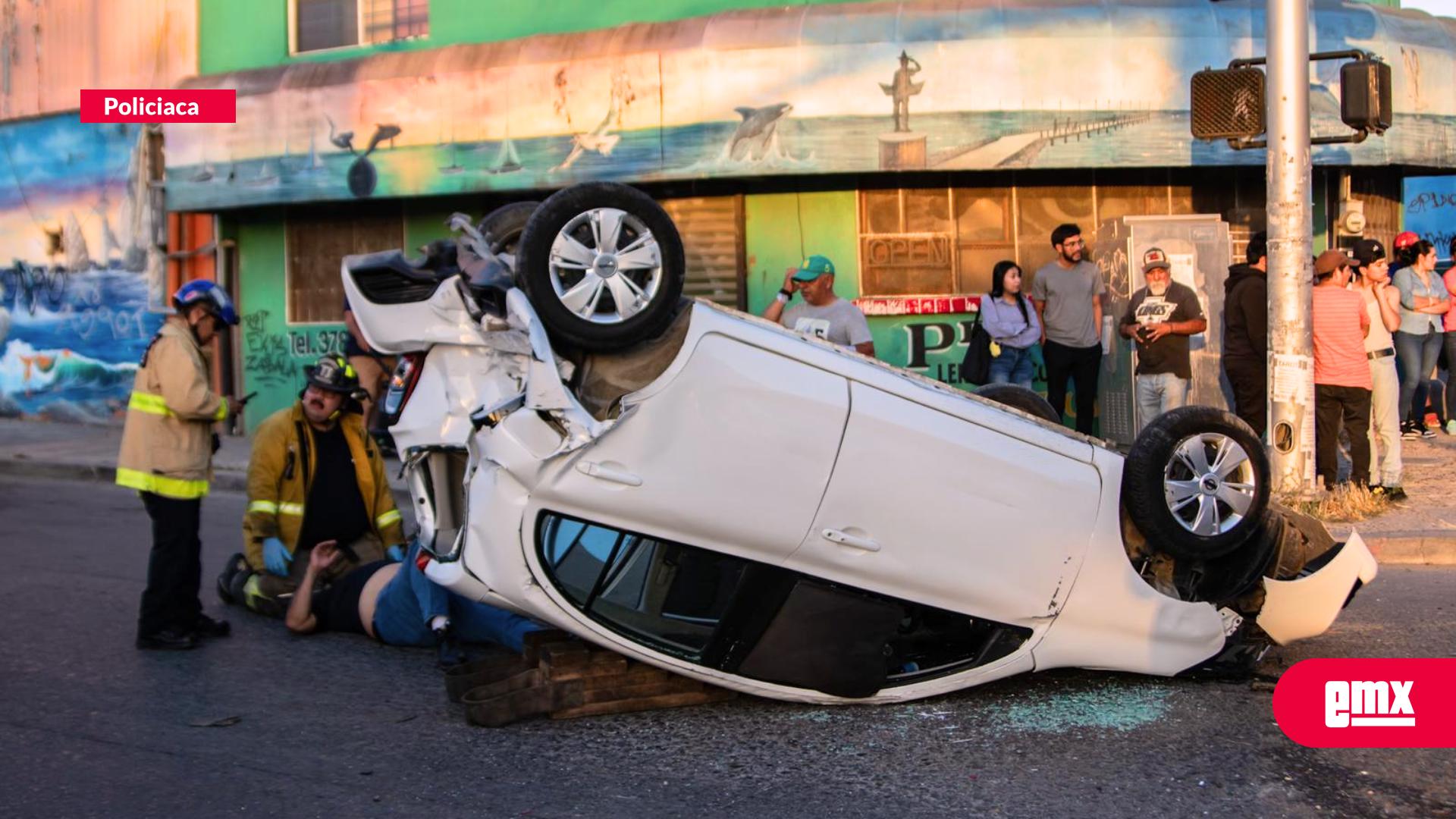 EMX-Accidente-vehicular-en-Mariano-Matamoros-deja-un-hombre-prensado-y-un-atropellado