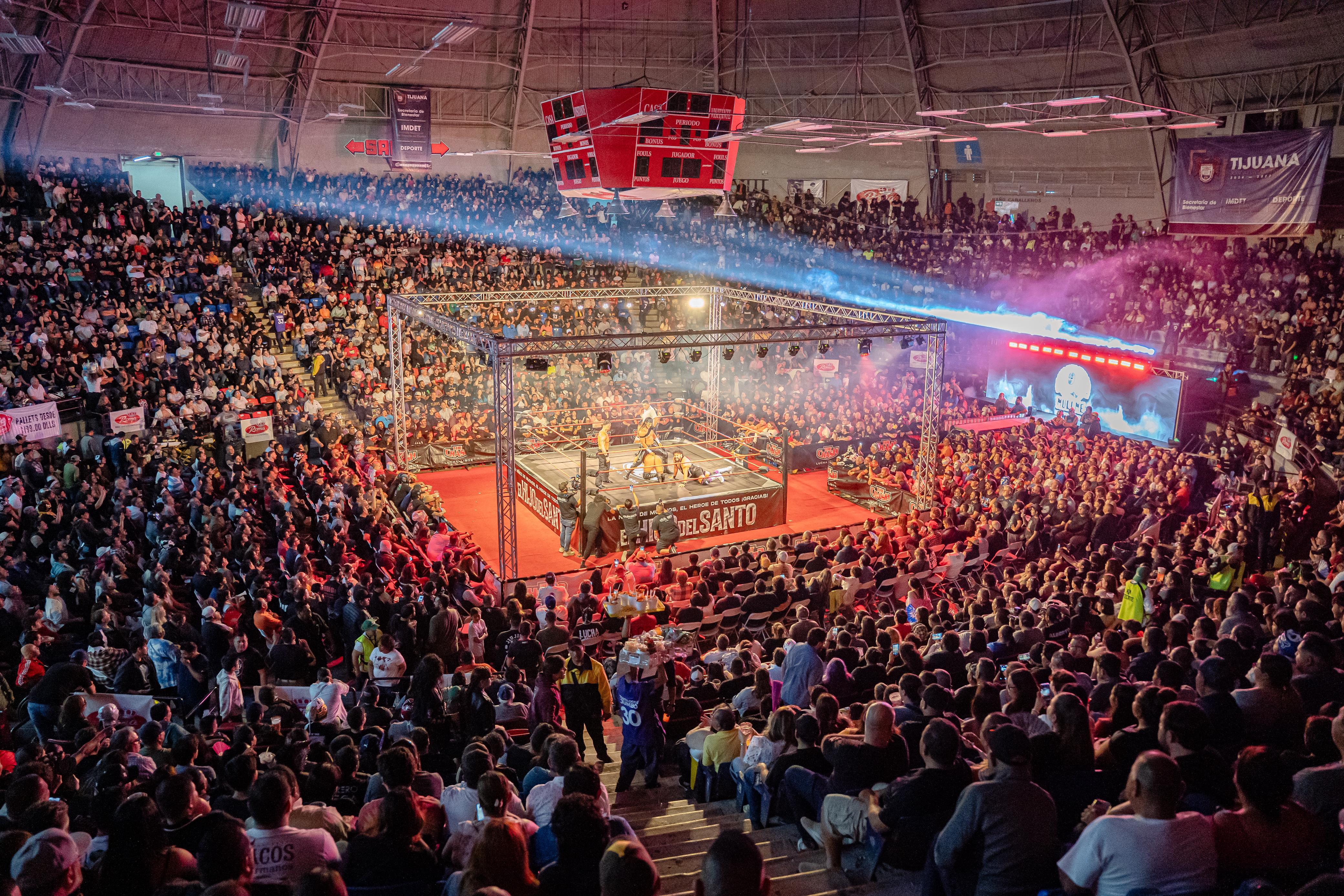 EMX-El-Hijo-del-Santo-se-despide-de-Tijuana-con-con-Auditorio-lleno